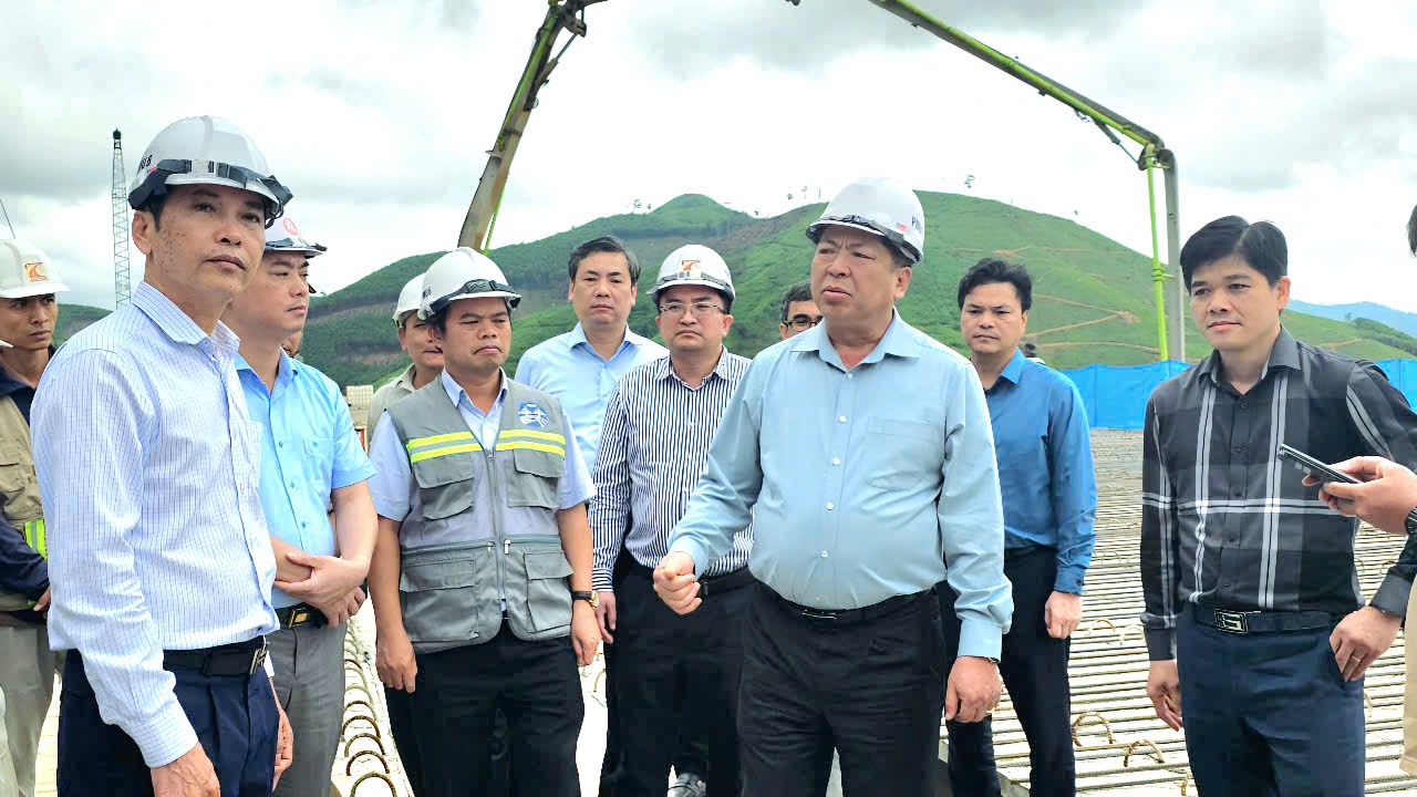 Bộ trưởng Trần Hồng Minh: R&otilde; tinh thần "vượt nắng thắng mưa", khoan hầm, nối cầu cao tốc- Ảnh 3.