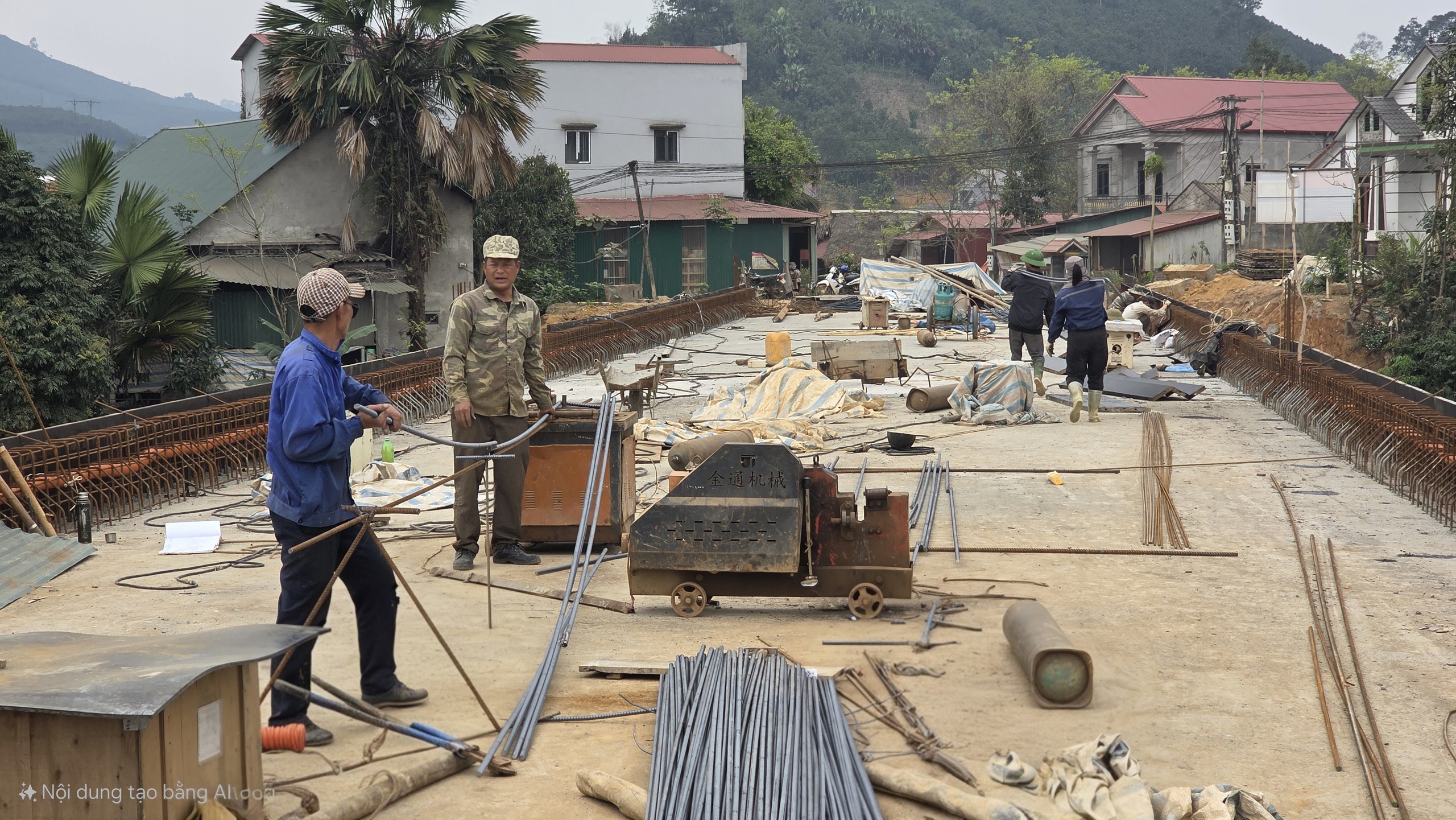 Xuyên lễ thi công tuyến đường 546 tỷ đồng nối cao tốc Nội Bài - Lào Cai- Ảnh 9. Xuyên lễ thi công tuyến đường 546 tỷ đồng nối cao tốc Nội Bài - Lào Cai- Ảnh 9.