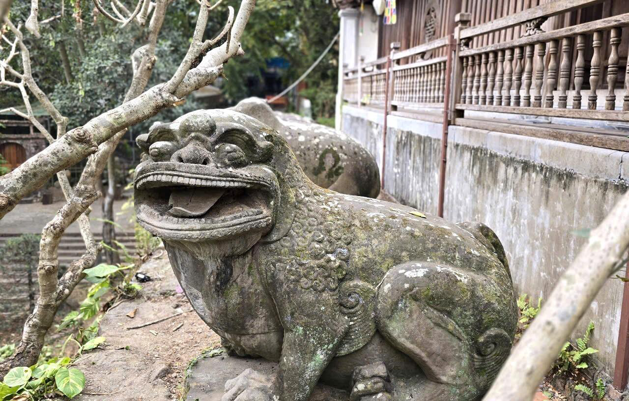 Chi&ecirc;m ngưỡng hai bảo vật quốc gia trong ng&ocirc;i ch&ugrave;a ngh&igrave;n năm ở Bắc Ninh- Ảnh 2.