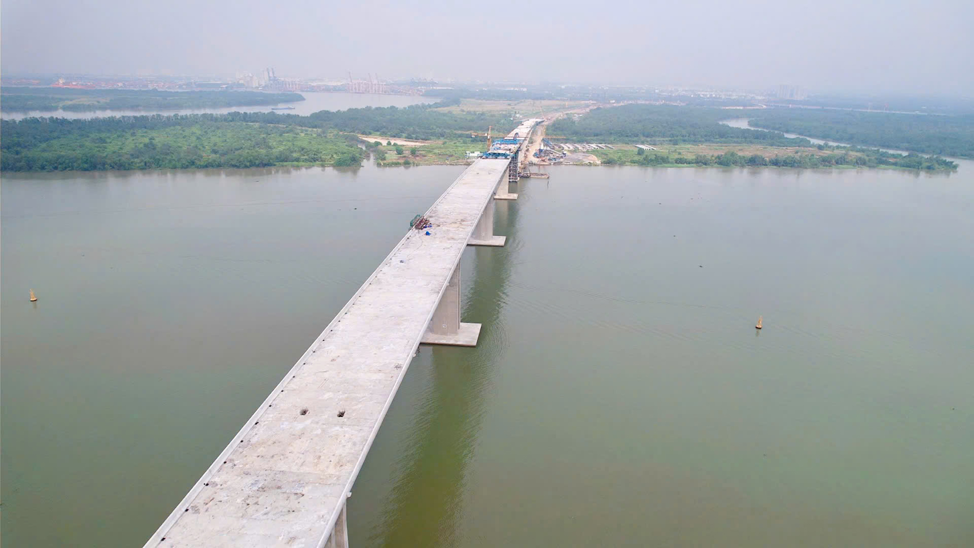 Chạy đua nối th&ocirc;ng 4 tuyến cao tốc dịp 30/4- Ảnh 2.