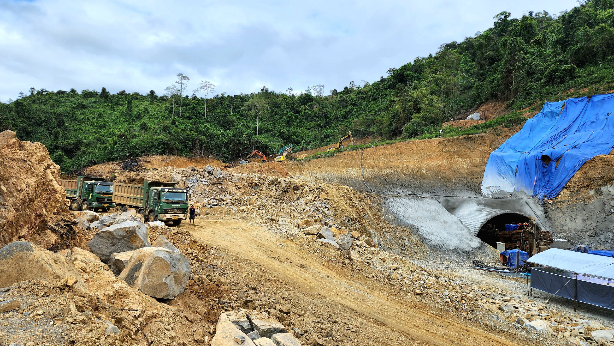 Bộ trưởng Trần Hồng Minh: R&otilde; tinh thần "vượt nắng thắng mưa", khoan hầm, nối cầu cao tốc- Ảnh 2.