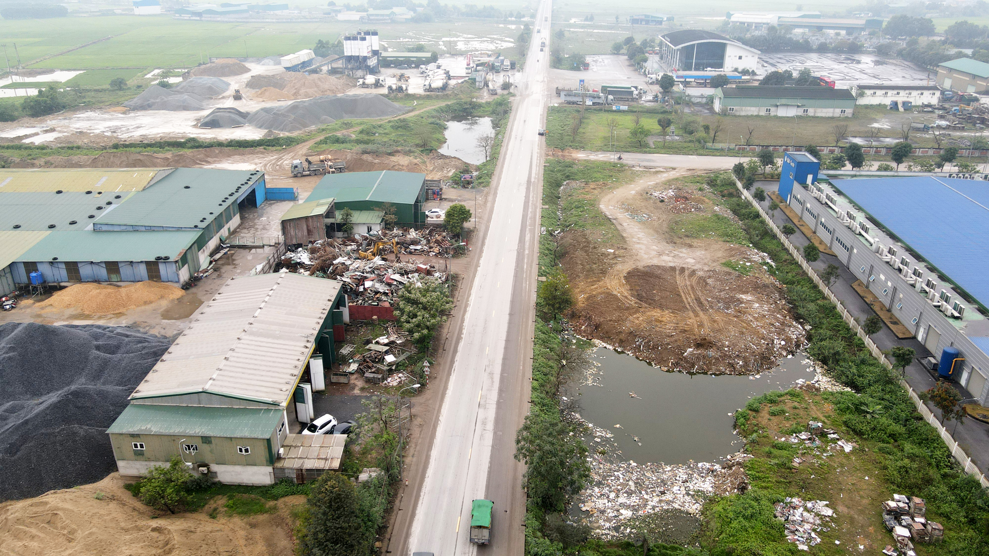 H&agrave;nh lang tuyến tr&aacute;nh Vinh bị trạm trộn, nh&agrave; xưởng "gặm nhấm" bởi điểm đấu nối kh&ocirc;ng ph&eacute;p- Ảnh 2.