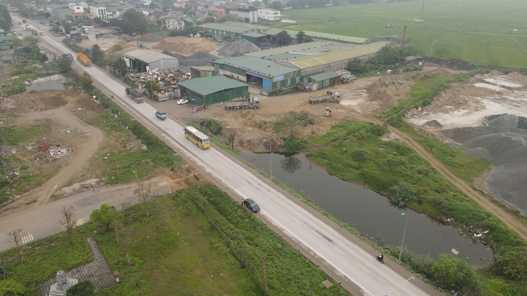 H&agrave;nh lang tuyến tr&aacute;nh Vinh bị trạm trộn, nh&agrave; xưởng "gặm nhấm" bởi điểm đấu nối kh&ocirc;ng ph&eacute;p- Ảnh 11.