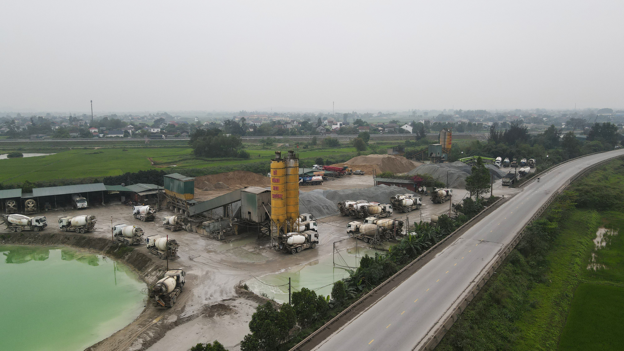 H&agrave;nh lang tuyến tr&aacute;nh Vinh bị trạm trộn, nh&agrave; xưởng "gặm nhấm" bởi điểm đấu nối kh&ocirc;ng ph&eacute;p- Ảnh 5.