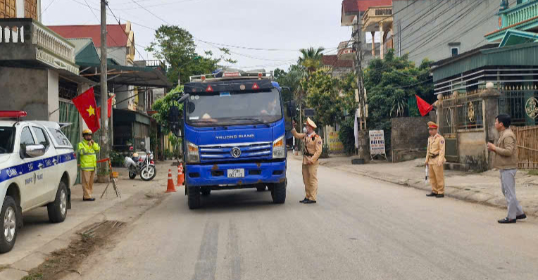 Sau giải thể c&ocirc;ng an huyện, CSGT Lạng Sơn duy tr&igrave; tuần tra, kh&eacute;p k&iacute;n địa b&agrave;n- Ảnh 2.