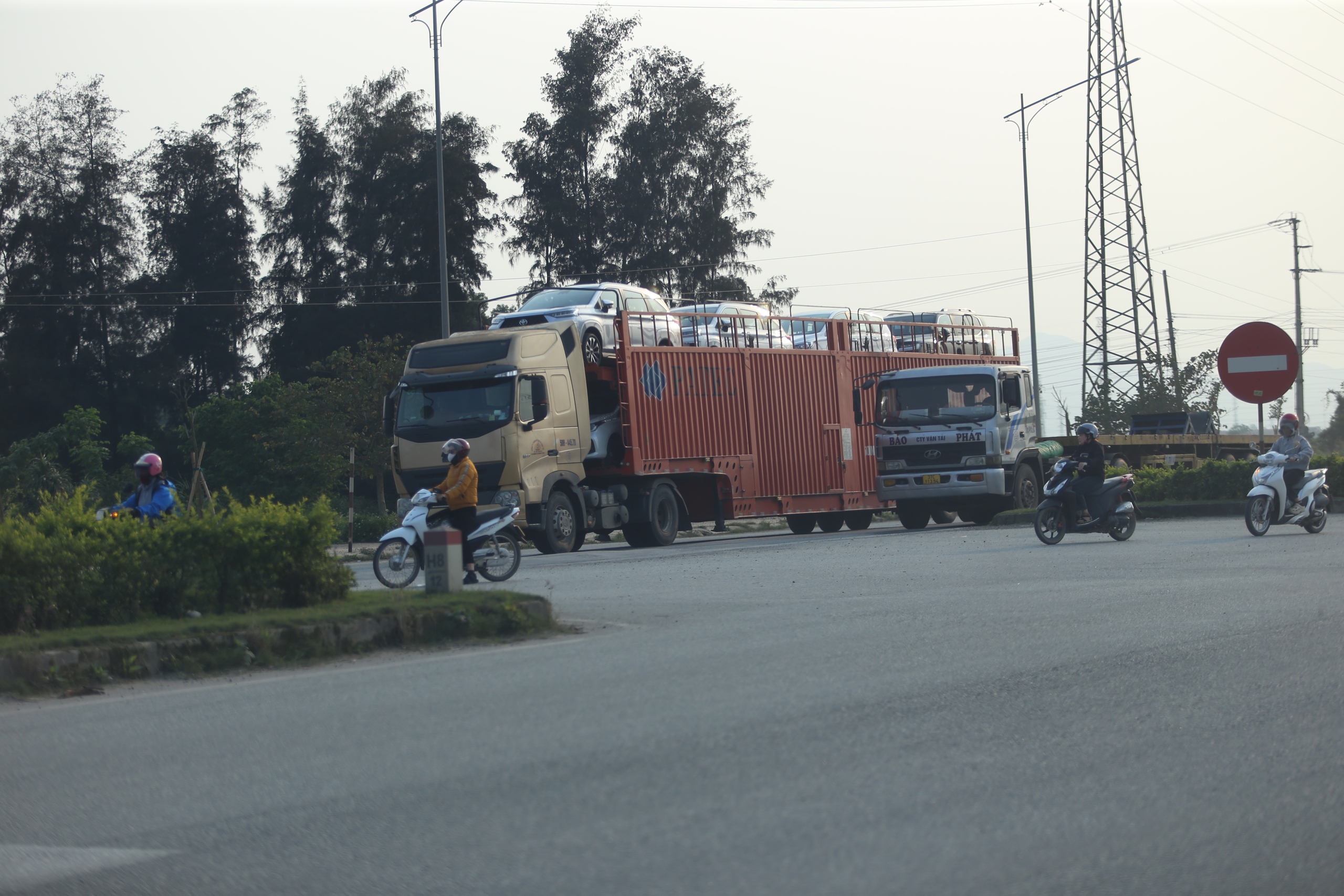 Cảnh b&aacute;o t&igrave;nh trạng c&ocirc;ng nh&acirc;n khu c&ocirc;ng nghiệp đi ngược chiều tr&agrave;n lan tr&ecirc;n QL7C- Ảnh 3.