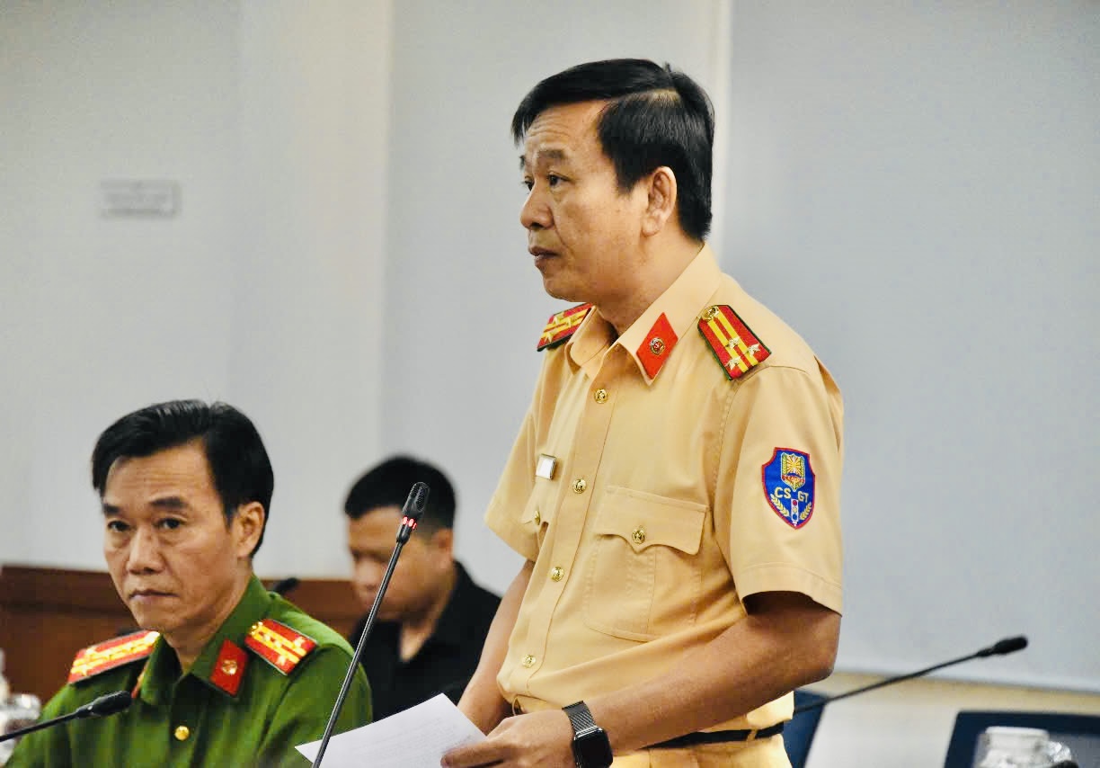 Gần 120.000 người &ldquo;xếp h&agrave;ng&rdquo; chờ s&aacute;t hạch l&aacute;i xe ở TP.HCM- Ảnh 1.