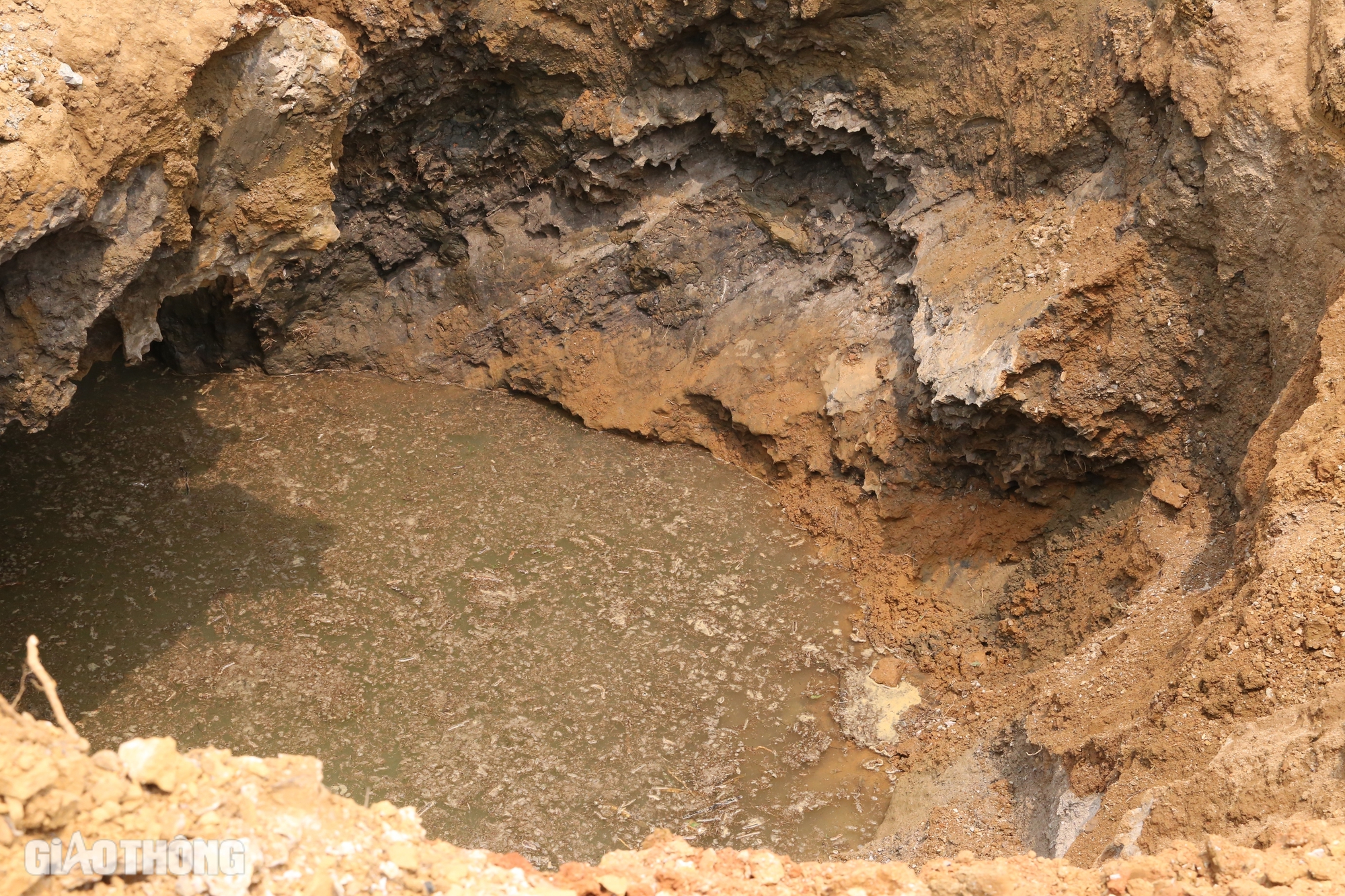 Xuất hiện nhiều điểm l&uacute;n, hố "tử thần" ở Bắc Kạn- Ảnh 4.