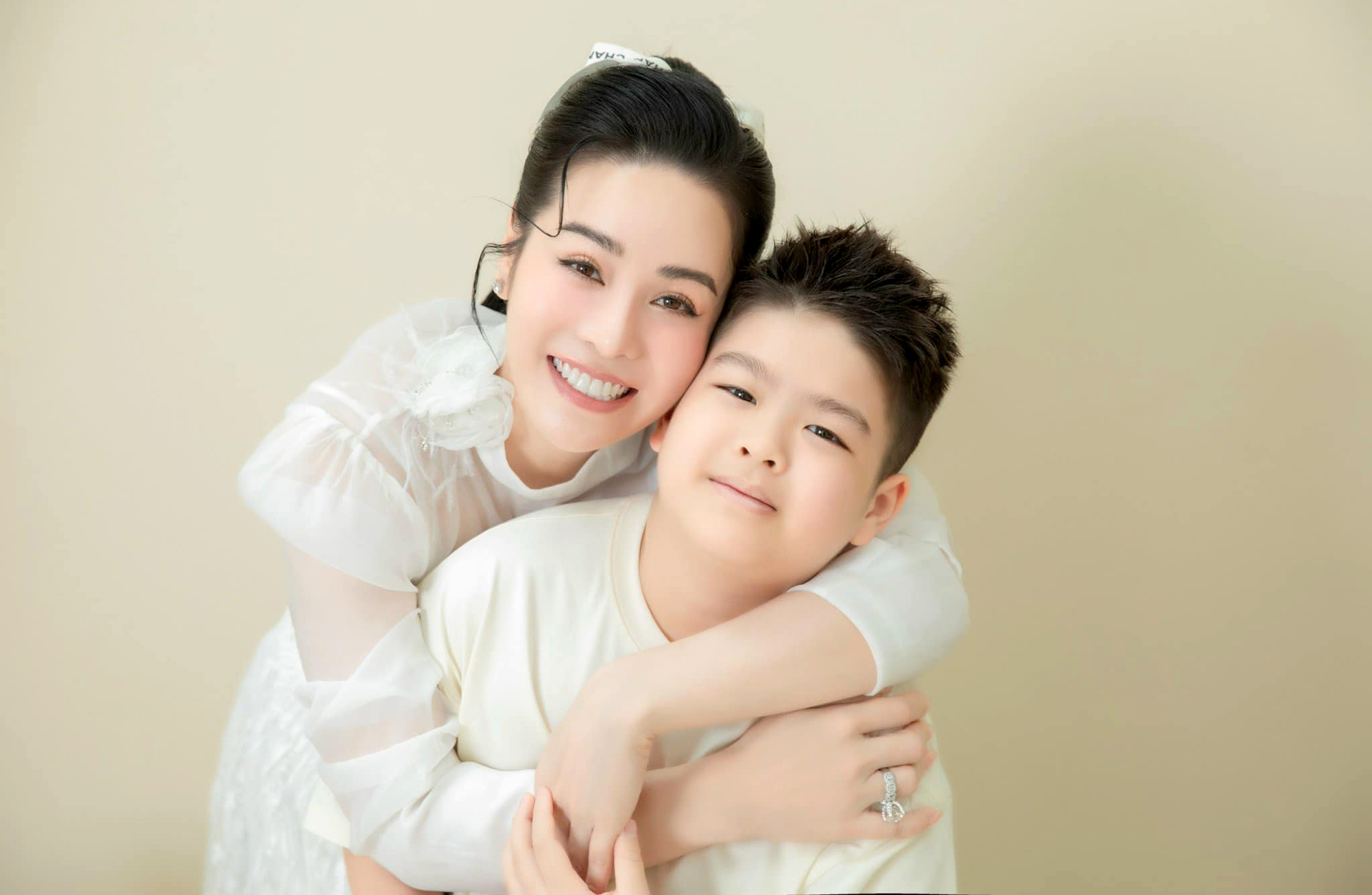 Ca sĩ Nhật Kim Anh: T&ocirc;i thấy tốt hơn mỗi ng&agrave;y nhờ con- Ảnh 2.