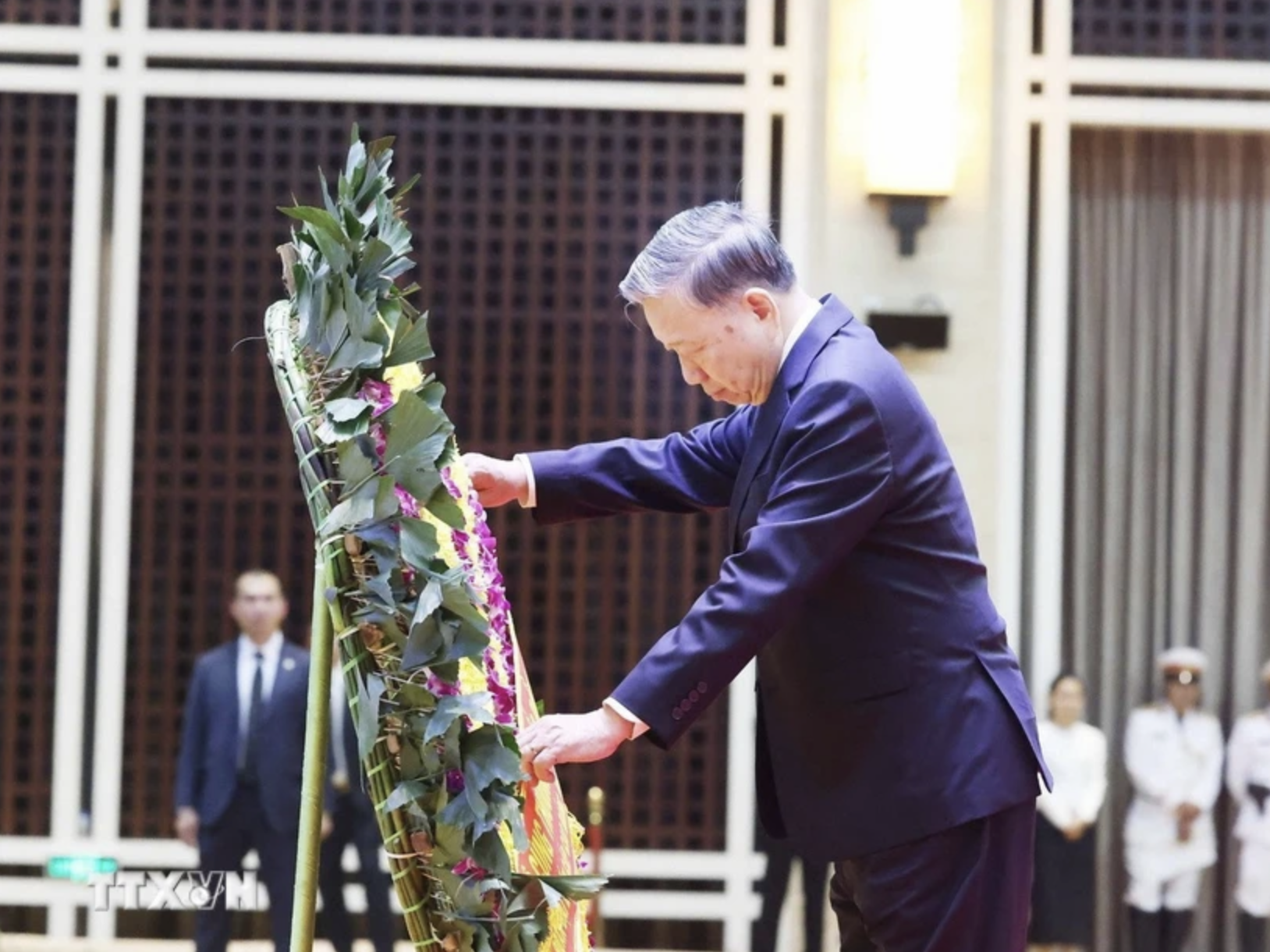 Tổng B&iacute; thư T&ocirc; L&acirc;m viếng Đại tướng Khamtay Siphandone- Ảnh 1.