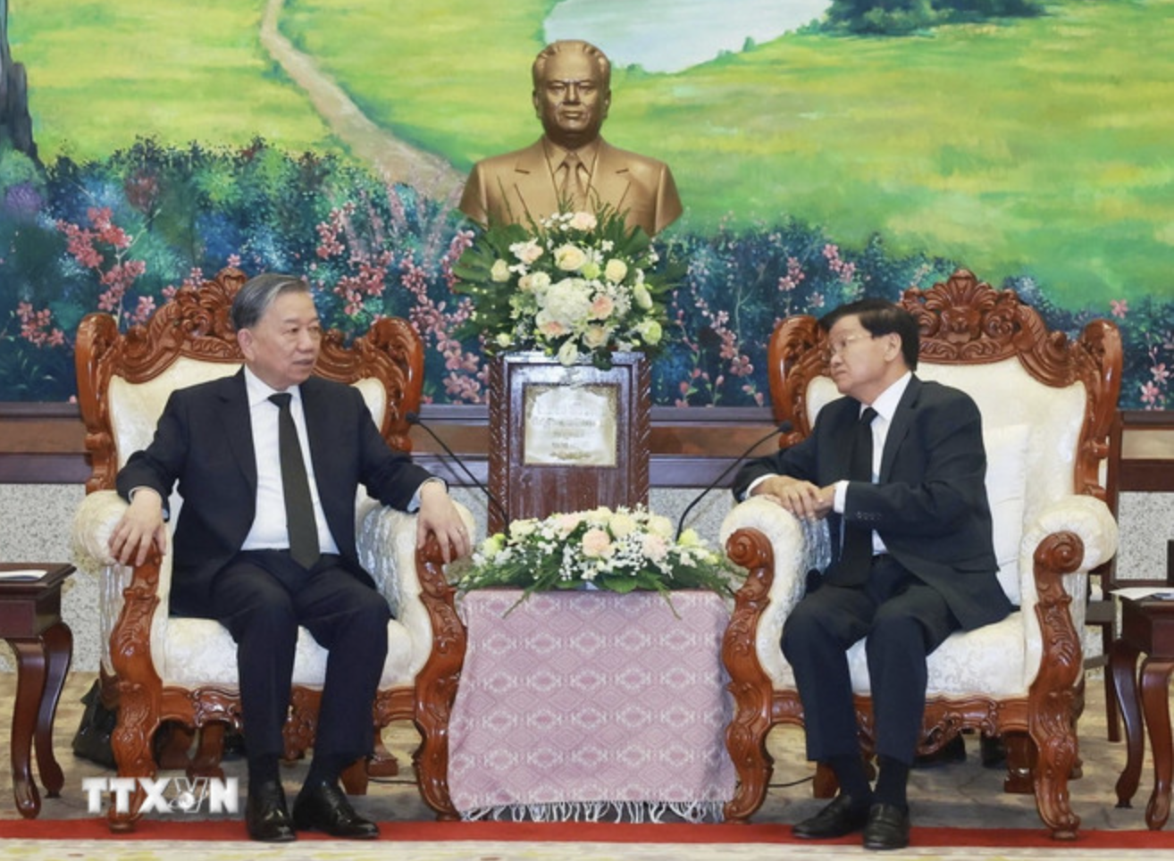 Tổng B&iacute; thư T&ocirc; L&acirc;m viếng Đại tướng Khamtay Siphandone- Ảnh 3.