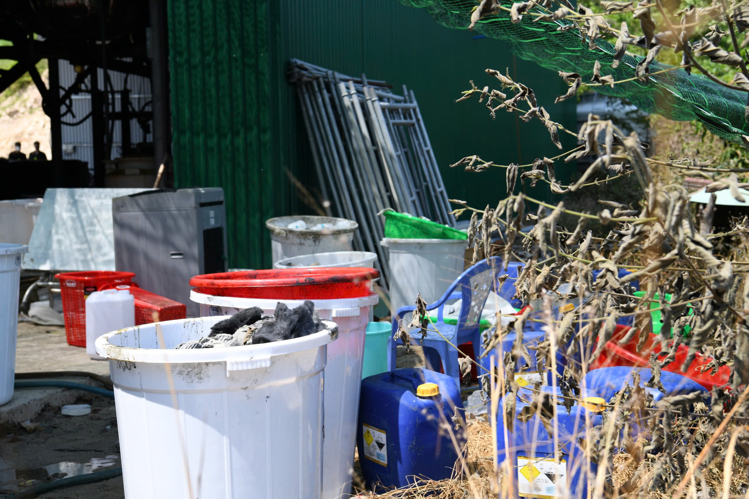 H&igrave;nh ảnh chưa từng c&ocirc;ng bố vụ bắt nh&oacute;m sản xuất 1,4 tấn ma t&uacute;y ở Nha Trang- Ảnh 7.