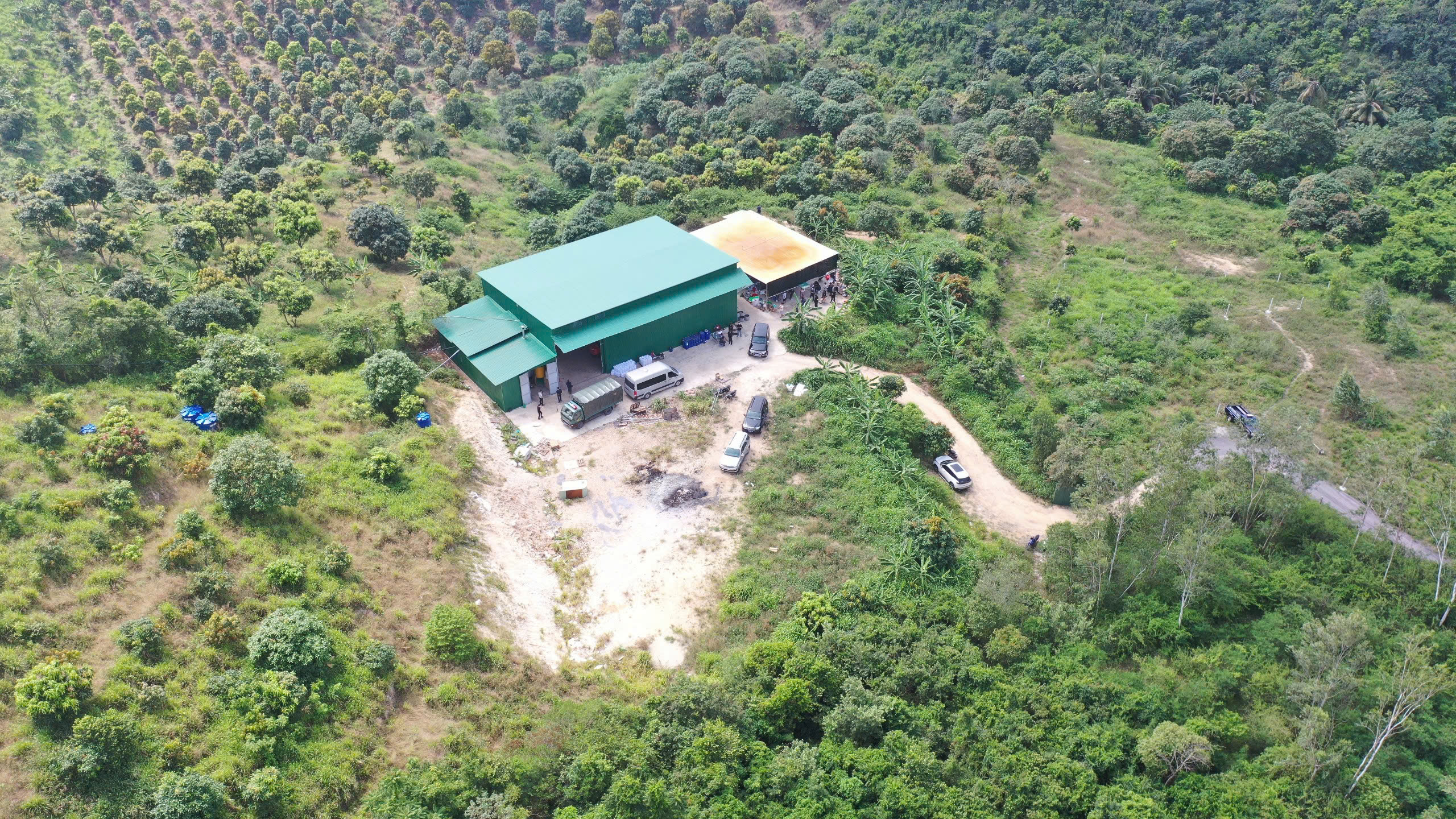 H&igrave;nh ảnh chưa từng c&ocirc;ng bố vụ bắt nh&oacute;m sản xuất 1,4 tấn ma t&uacute;y ở Nha Trang- Ảnh 1.