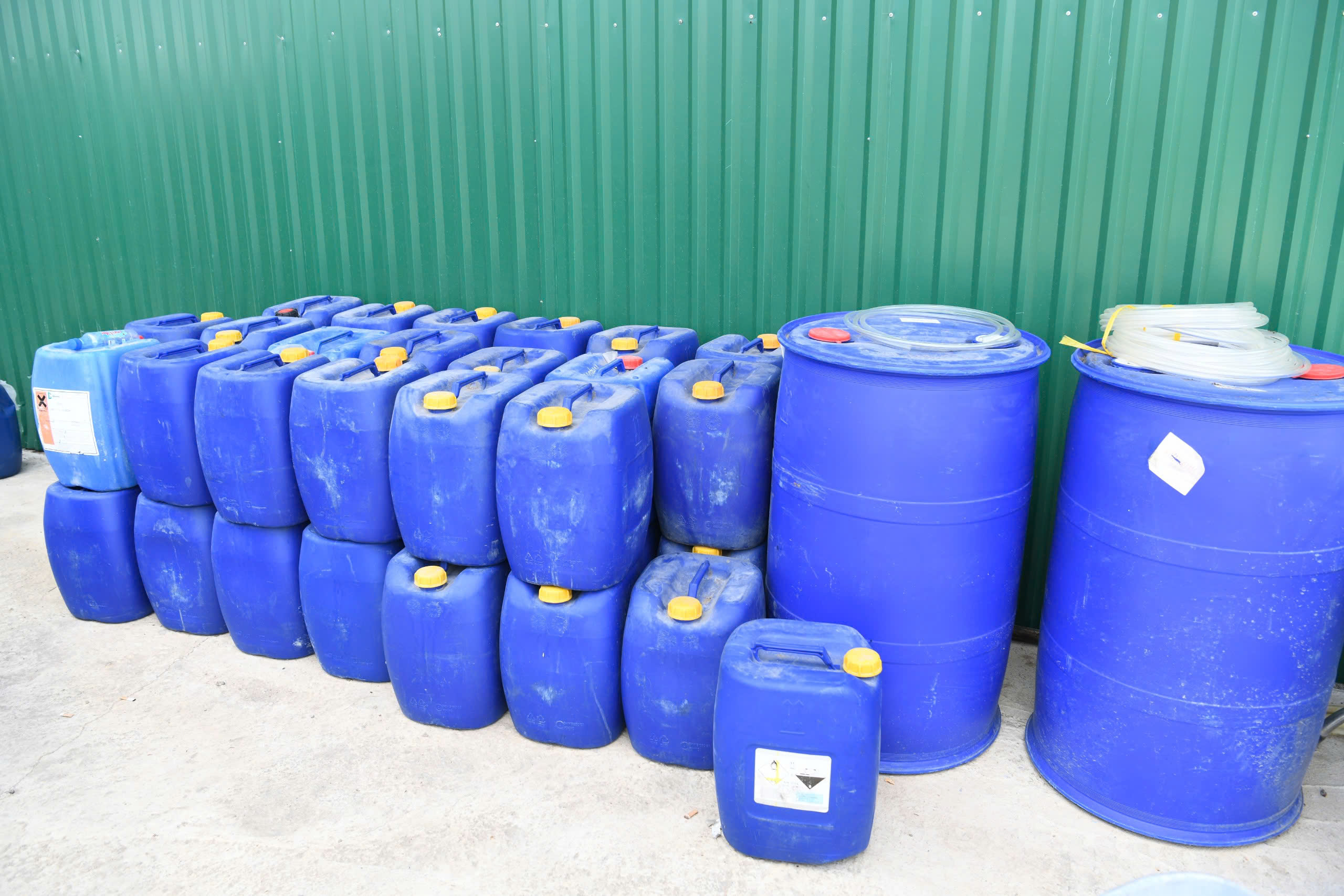 H&igrave;nh ảnh chưa từng c&ocirc;ng bố vụ bắt nh&oacute;m sản xuất 1,4 tấn ma t&uacute;y ở Nha Trang- Ảnh 12.