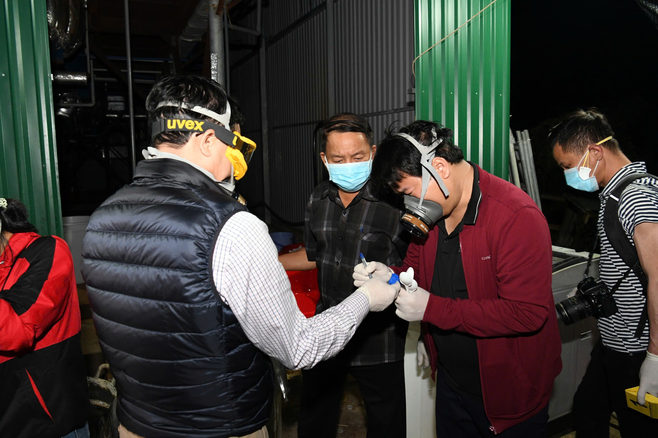 H&igrave;nh ảnh chưa từng c&ocirc;ng bố vụ bắt nh&oacute;m sản xuất 1,4 tấn ma t&uacute;y ở Nha Trang- Ảnh 11.