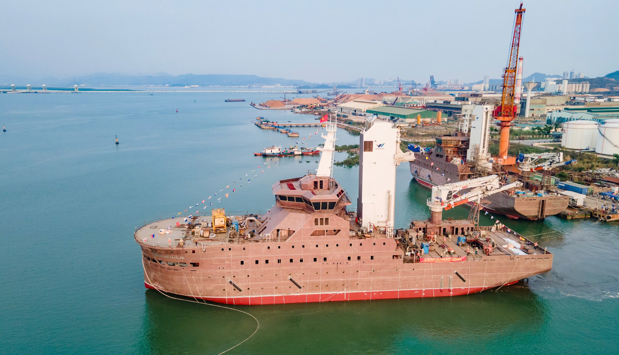 Hạ thủy tàu dịch vụ điện gió công nghệ “xanh” tại Hạ Long- Ảnh 6. Hạ thủy tàu dịch vụ điện gió công nghệ “xanh” tại Hạ Long- Ảnh 6.