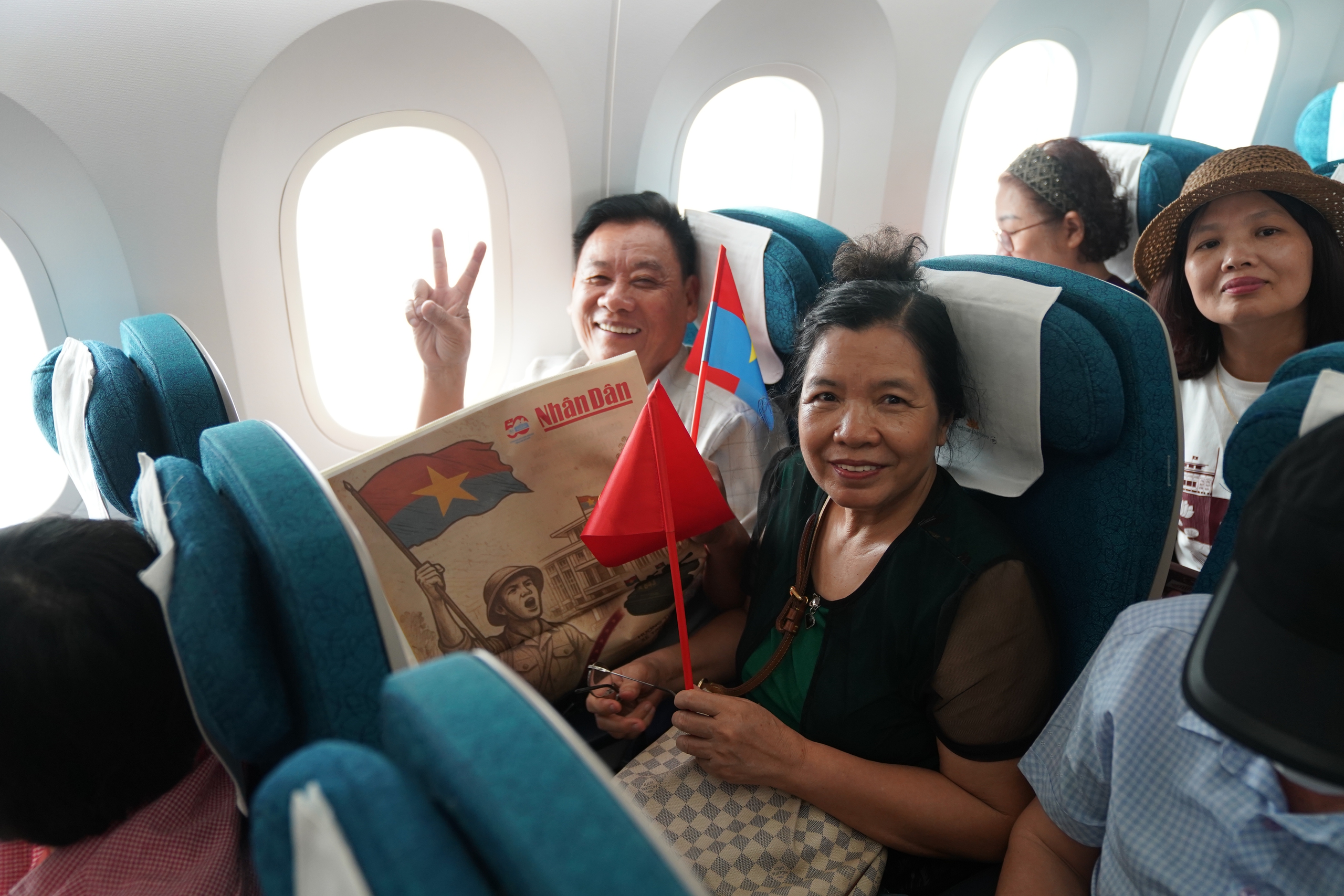Chuyến bay đặc biệt trong ng&agrave;y hội Thống nhất non s&ocirc;ng- Ảnh 11.