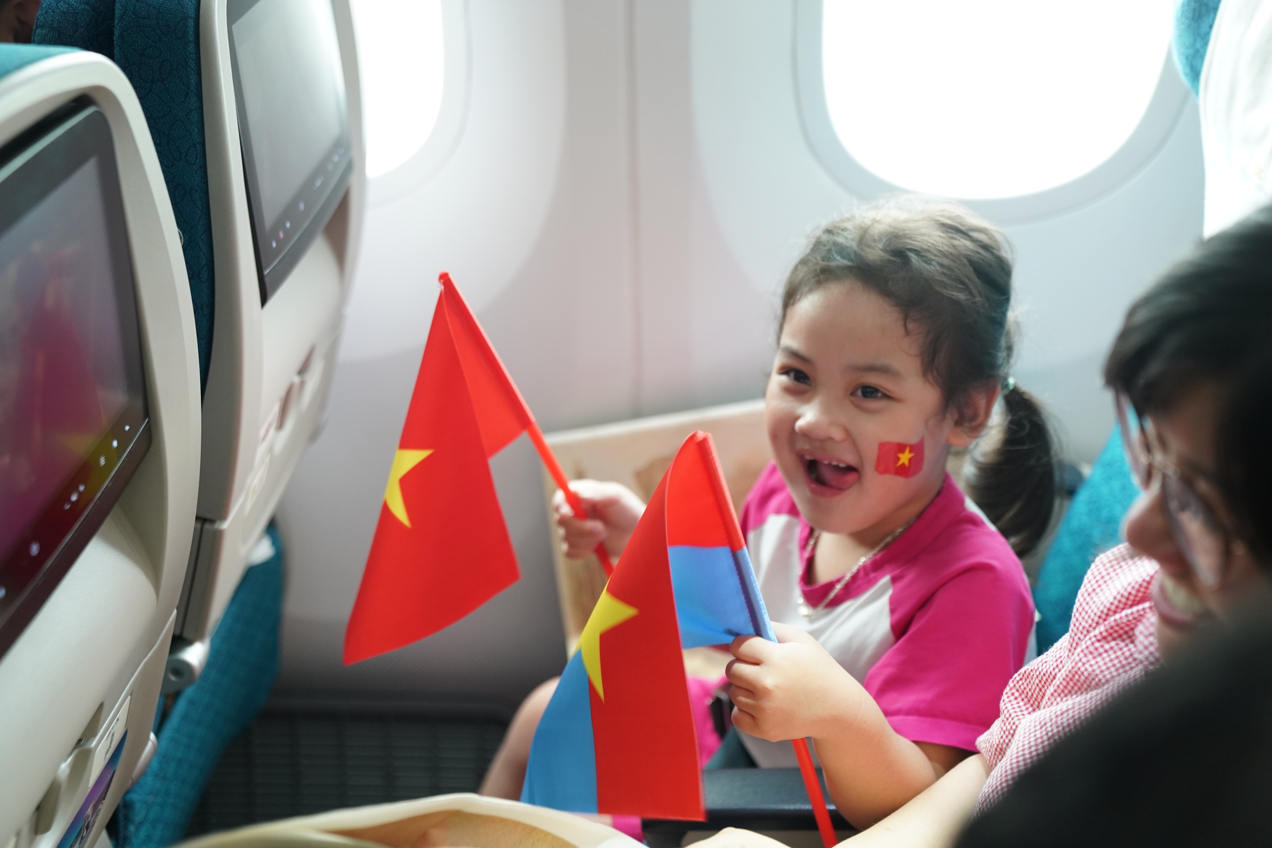 Chuyến bay đặc biệt trong ng&agrave;y hội Thống nhất non s&ocirc;ng- Ảnh 6.