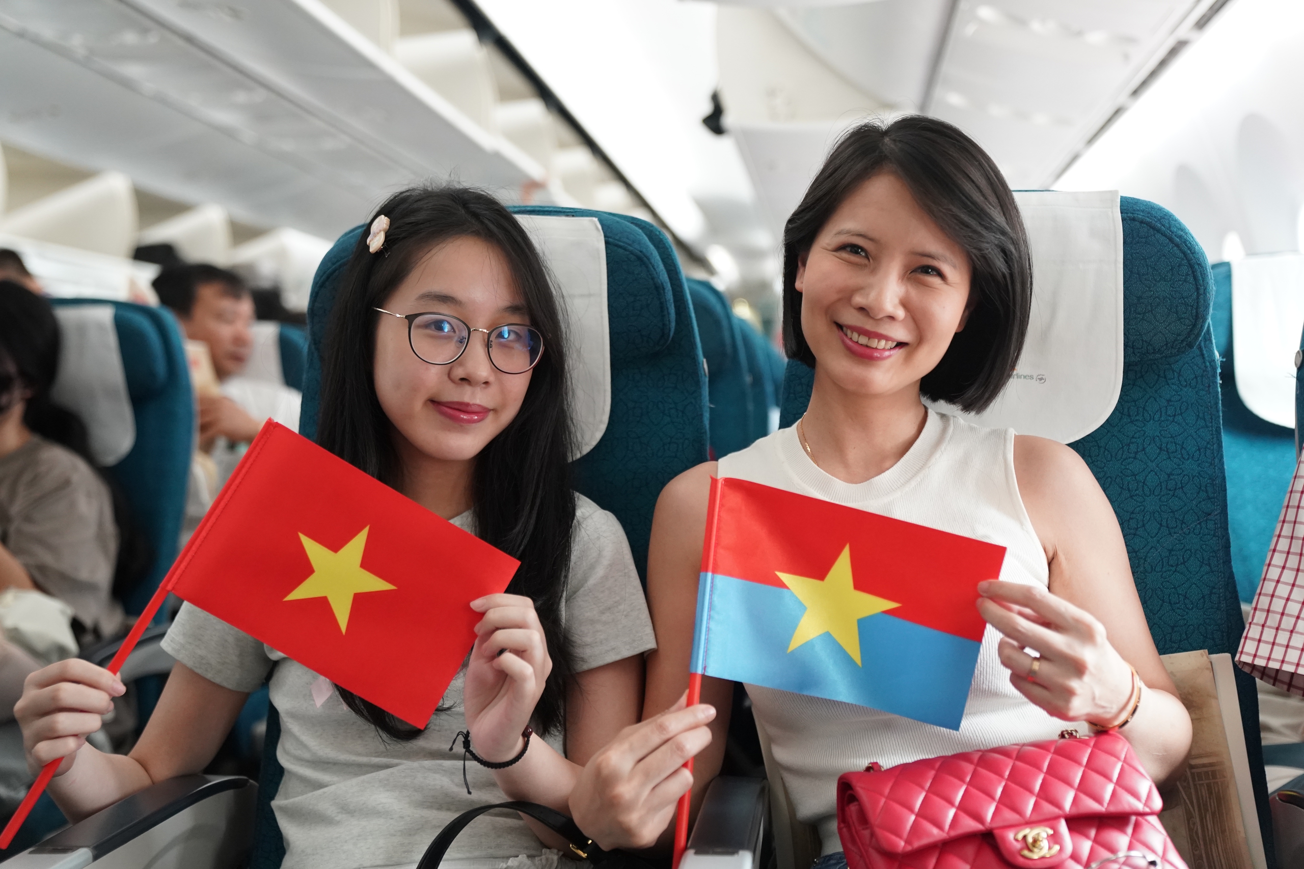 Chuyến bay đặc biệt trong ng&agrave;y hội Thống nhất non s&ocirc;ng- Ảnh 4.