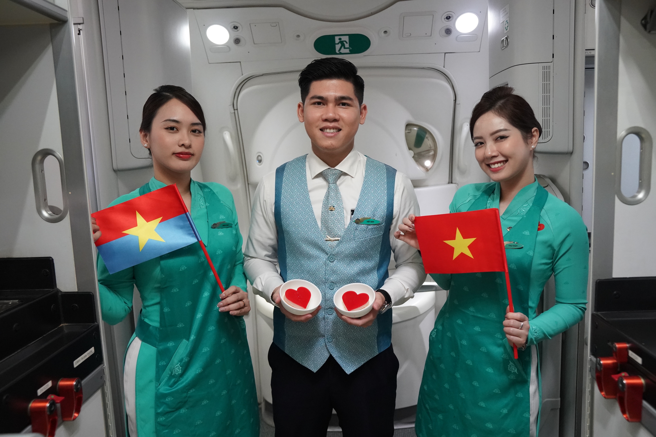 Chuyến bay đặc biệt trong ng&agrave;y hội Thống nhất non s&ocirc;ng- Ảnh 1.