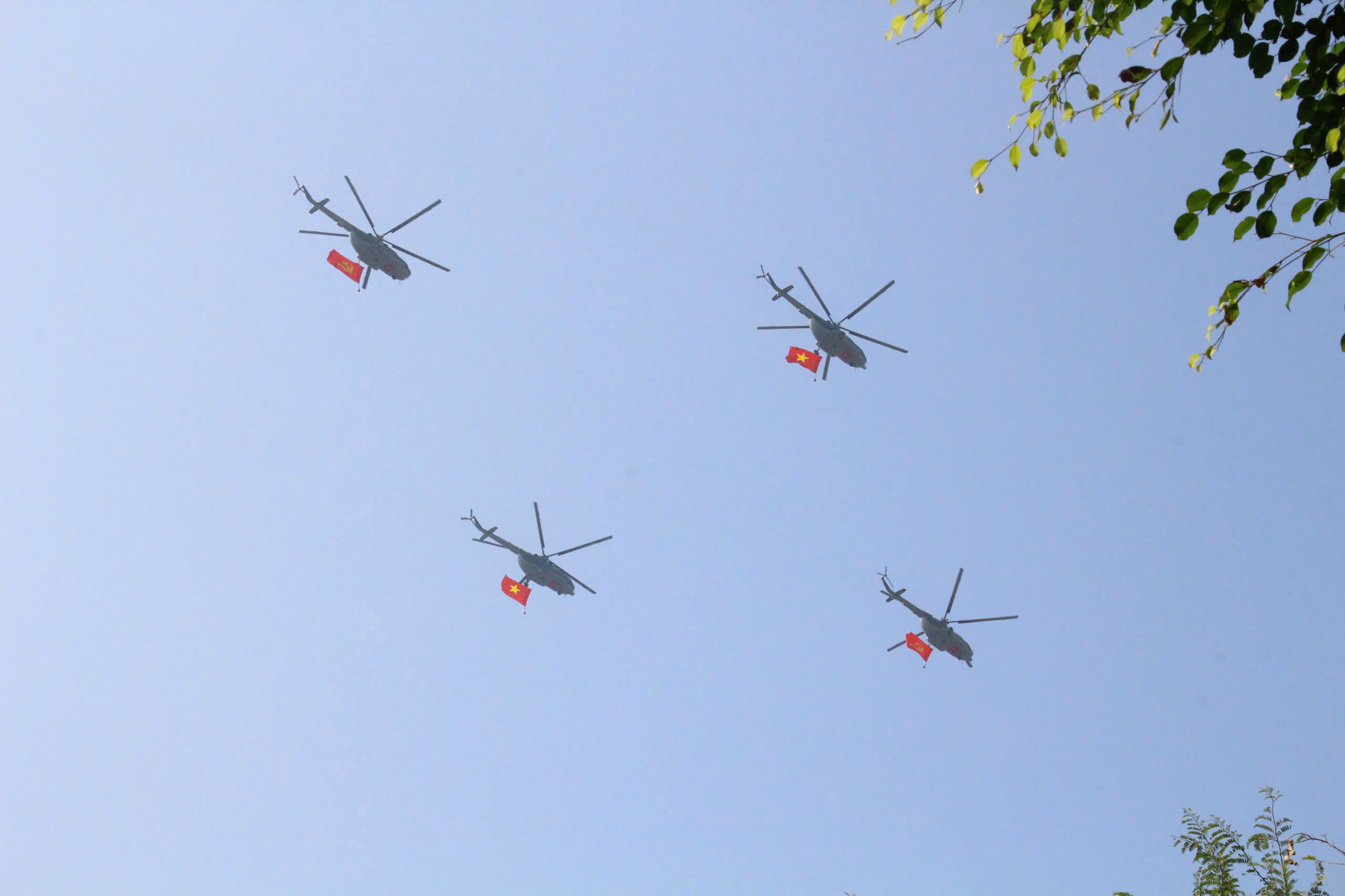 Những hình ảnh ấn tượng tại Lễ kỷ niệm 50 năm Giải phóng miền Nam, thống nhất đất nước- Ảnh 4. Những hình ảnh ấn tượng tại Lễ kỷ niệm 50 năm Giải phóng miền Nam, thống nhất đất nước- Ảnh 4.