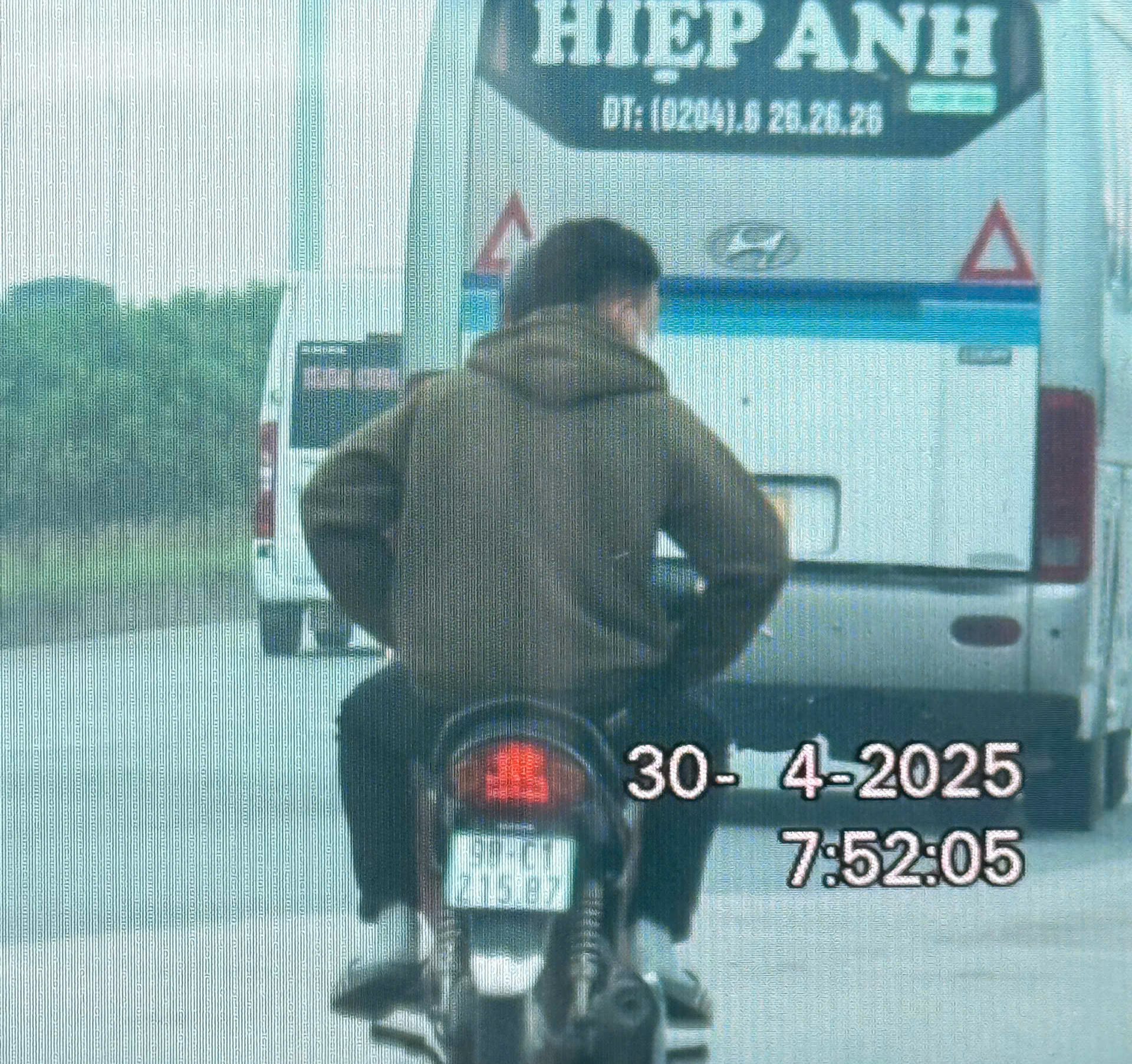 Về quê nghỉ lễ, hàng loạt công nhân bị xử phạt vì đi vào cao tốc Hà Nội - Bắc Giang- Ảnh 7. Về quê nghỉ lễ, hàng loạt công nhân bị xử phạt vì đi vào cao tốc Hà Nội - Bắc Giang- Ảnh 7.