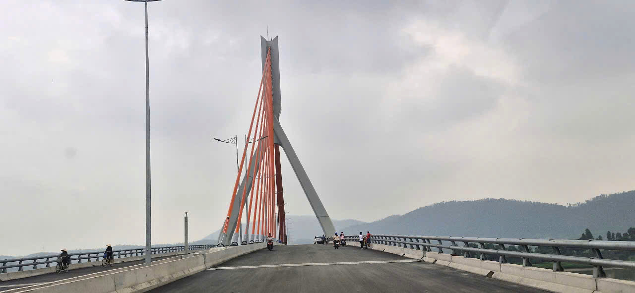 Thông xe cầu dây văng gần 1.500 tỷ đồng, nối Bắc Giang và Hải Dương- Ảnh 1. Thông xe cầu dây văng gần 1.500 tỷ đồng, nối Bắc Giang và Hải Dương- Ảnh 1.