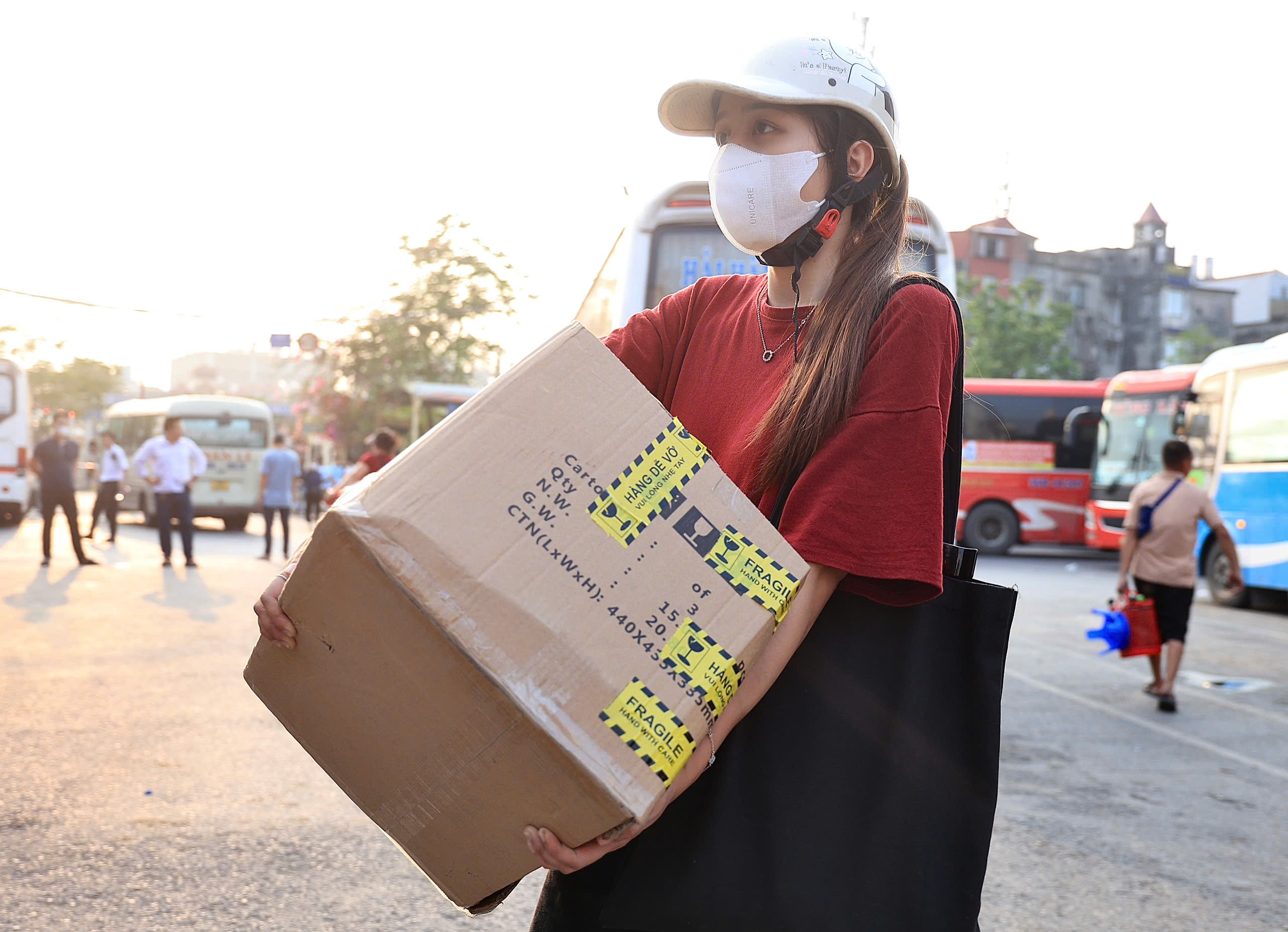 Bến xe H&agrave; Nội tấp nập ng&agrave;y đầu nghỉ lễ 30/4 - 1/5- Ảnh 12.