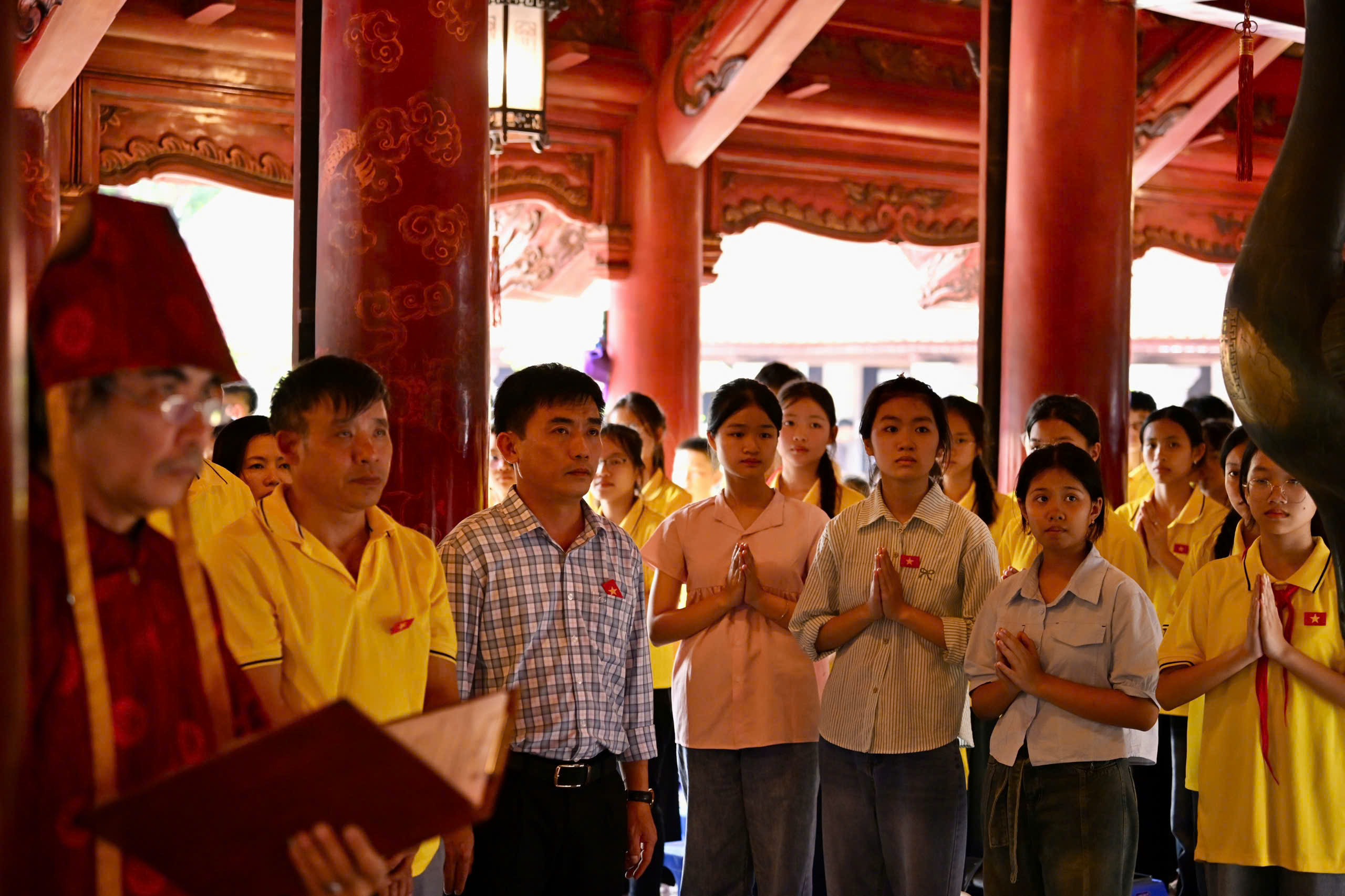 Hà Nội: Người dân, du khách hân hoan đón lễ 30/4 trên khắp phố phường- Ảnh 8. Hà Nội: Người dân, du khách hân hoan đón lễ 30/4 trên khắp phố phường- Ảnh 8.