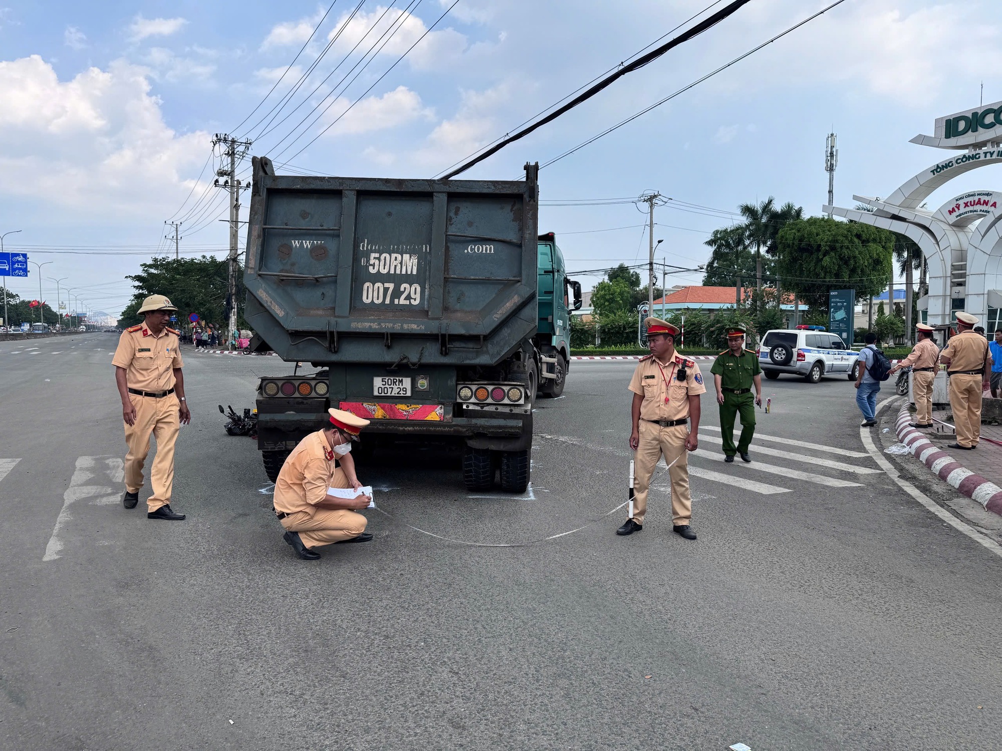 Va chạm tr&ecirc;n QL51 hai người tử vong tại chỗ- Ảnh 1.
