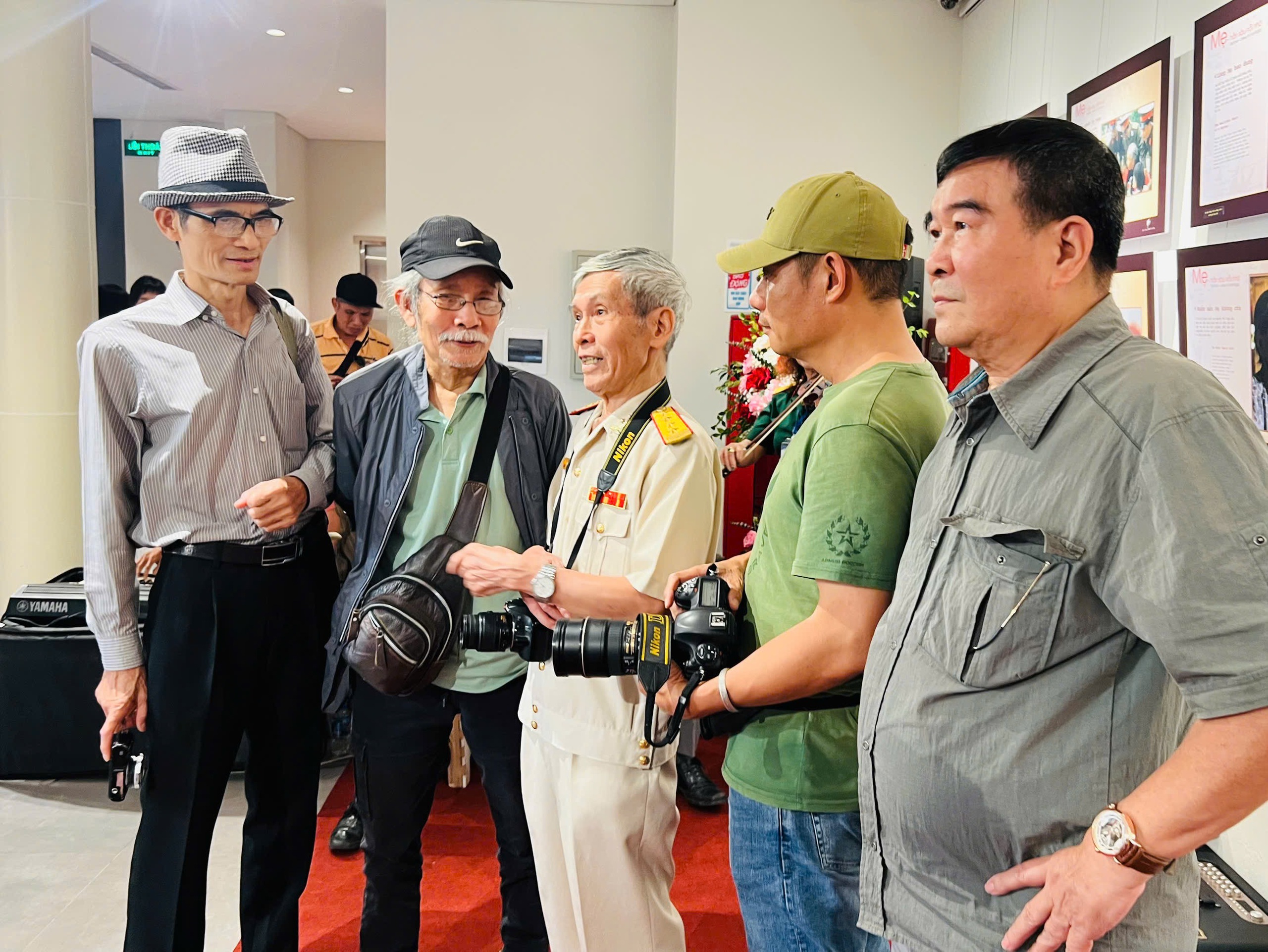 H&agrave;nh tr&igrave;nh đến Đại thắng m&ugrave;a Xu&acirc;n qua lăng k&iacute;nh triển l&atilde;m giữa Thủ đ&ocirc;- Ảnh 2.