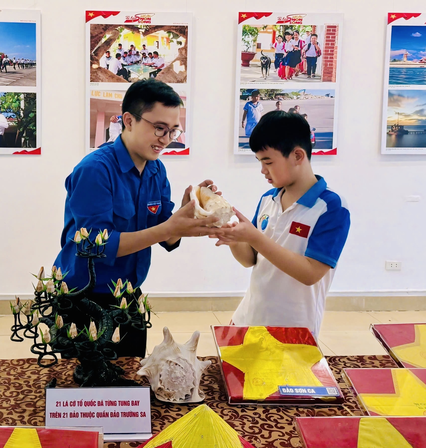 H&agrave;nh tr&igrave;nh đến Đại thắng m&ugrave;a Xu&acirc;n qua lăng k&iacute;nh triển l&atilde;m giữa Thủ đ&ocirc;- Ảnh 14.