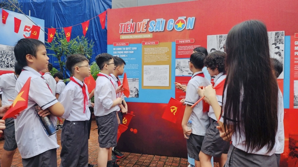 H&agrave;nh tr&igrave;nh đến Đại thắng m&ugrave;a Xu&acirc;n qua lăng k&iacute;nh triển l&atilde;m giữa Thủ đ&ocirc;- Ảnh 7.