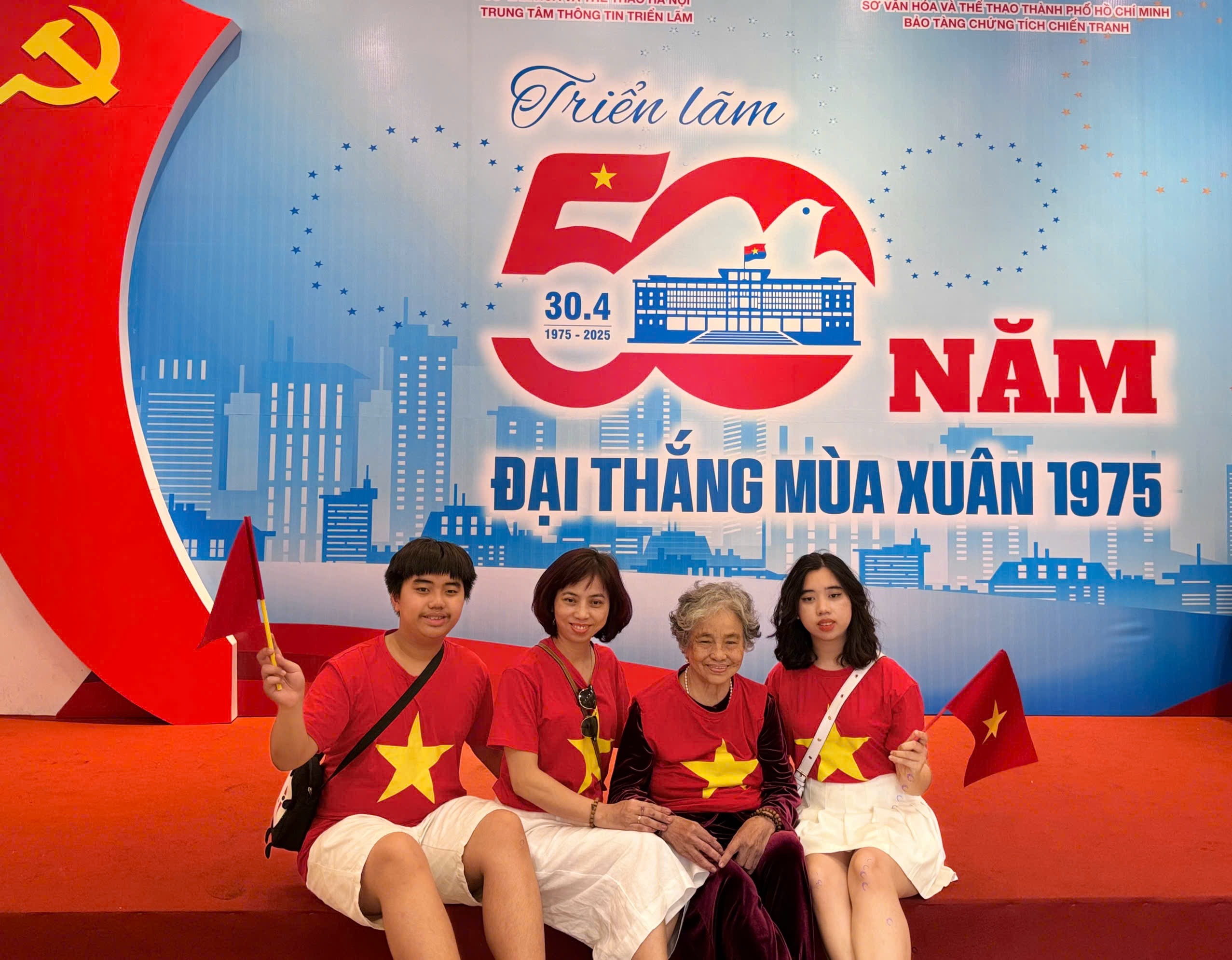 H&agrave;nh tr&igrave;nh đến Đại thắng m&ugrave;a Xu&acirc;n qua lăng k&iacute;nh triển l&atilde;m giữa Thủ đ&ocirc;- Ảnh 15.