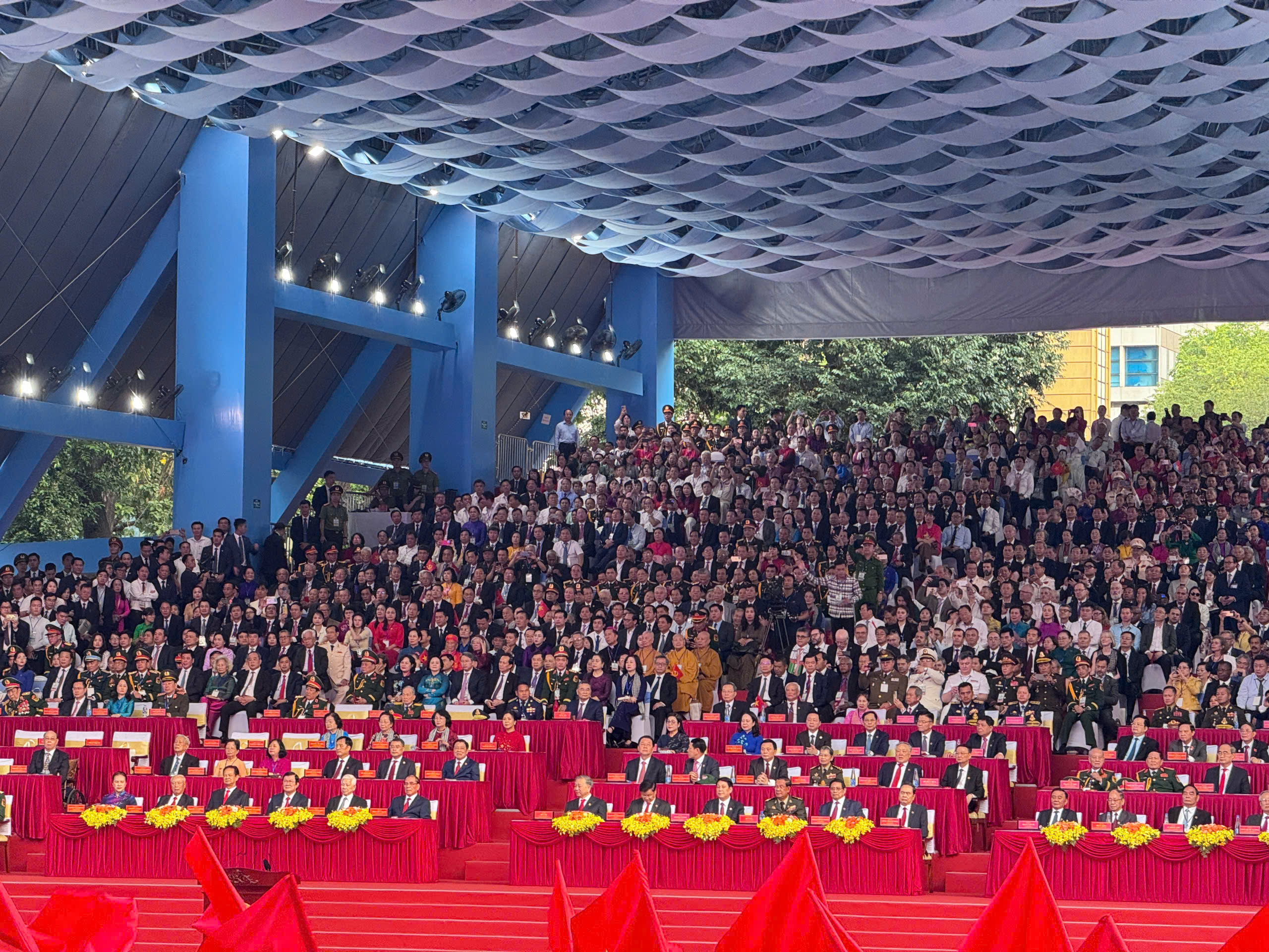 Những hình ảnh ấn tượng tại Lễ kỷ niệm 50 năm Giải phóng miền Nam, thống nhất đất nước- Ảnh 1. Những hình ảnh ấn tượng tại Lễ kỷ niệm 50 năm Giải phóng miền Nam, thống nhất đất nước- Ảnh 1.