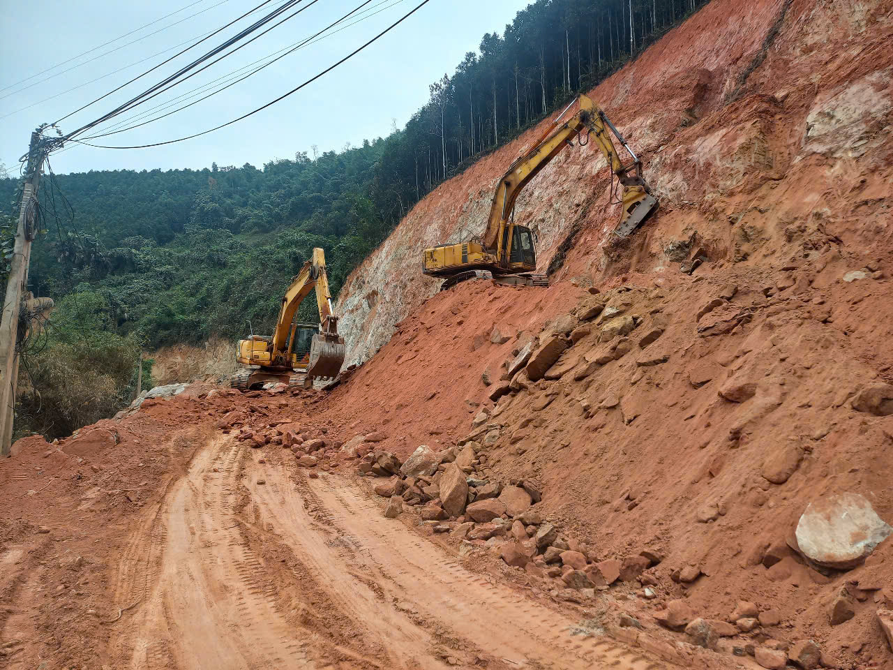 Xuyên lễ thi công tuyến đường 546 tỷ đồng nối cao tốc Nội Bài - Lào Cai- Ảnh 5. Xuyên lễ thi công tuyến đường 546 tỷ đồng nối cao tốc Nội Bài - Lào Cai- Ảnh 5.
