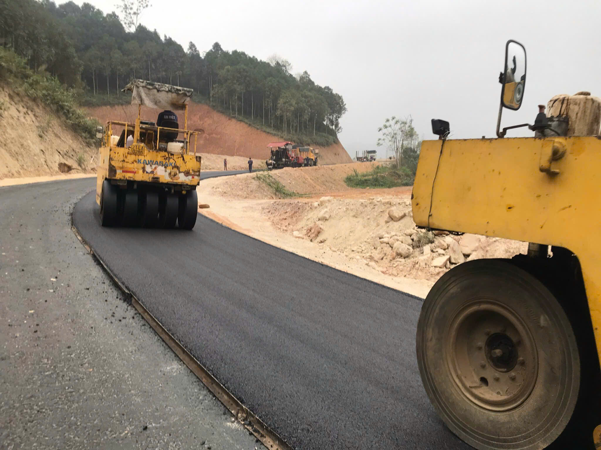 Xuyên lễ thi công tuyến đường 546 tỷ đồng nối cao tốc Nội Bài - Lào Cai- Ảnh 18. Xuyên lễ thi công tuyến đường 546 tỷ đồng nối cao tốc Nội Bài - Lào Cai- Ảnh 18.