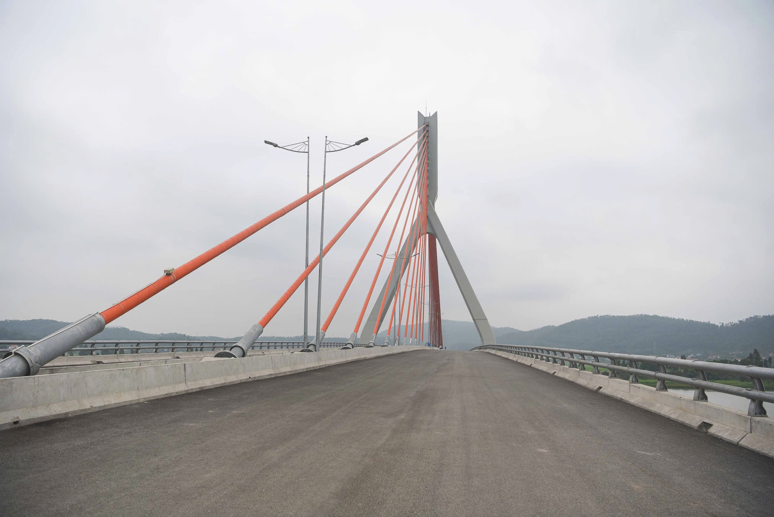 Thông xe cầu dây văng gần 1.500 tỷ đồng, nối Bắc Giang và Hải Dương- Ảnh 10. Thông xe cầu dây văng gần 1.500 tỷ đồng, nối Bắc Giang và Hải Dương- Ảnh 10.