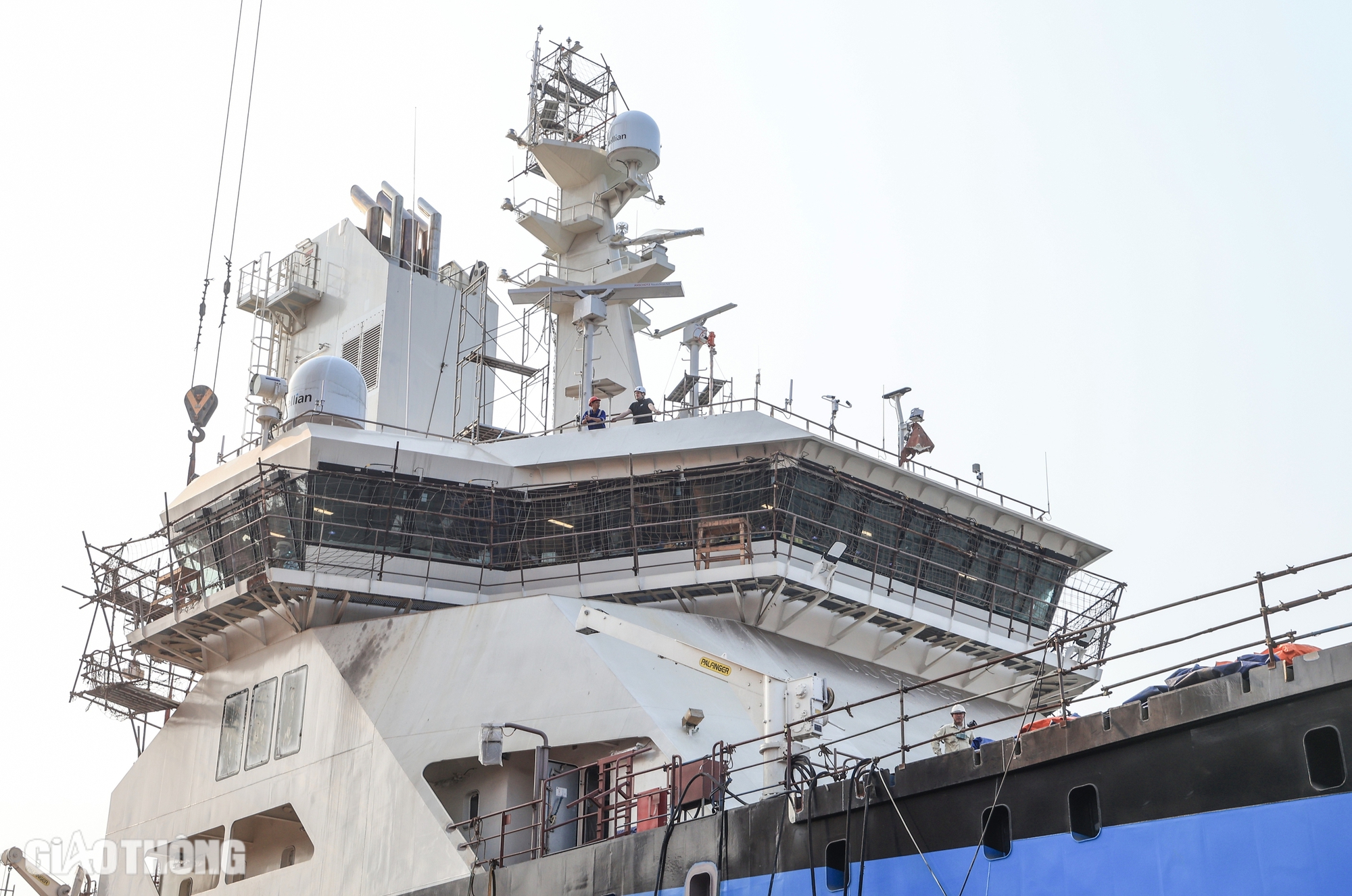 Tàu dịch vụ điện gió vừa hạ thủy tại Hạ Long đặc biệt thế nào?- Ảnh 6. Tàu dịch vụ điện gió vừa hạ thủy tại Hạ Long đặc biệt thế nào?- Ảnh 6.