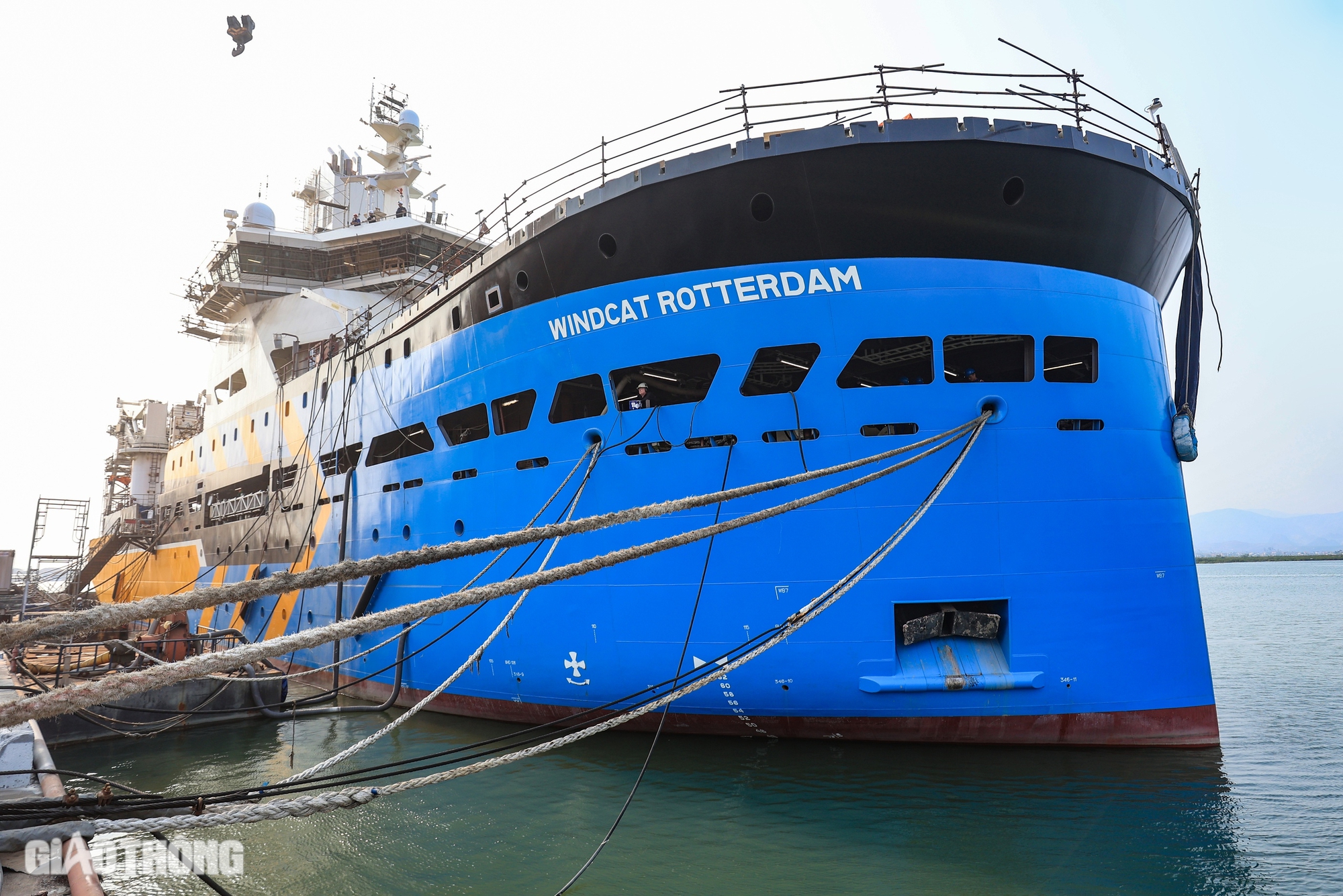 Tàu dịch vụ điện gió vừa hạ thủy tại Hạ Long đặc biệt thế nào?- Ảnh 5. Tàu dịch vụ điện gió vừa hạ thủy tại Hạ Long đặc biệt thế nào?- Ảnh 5.