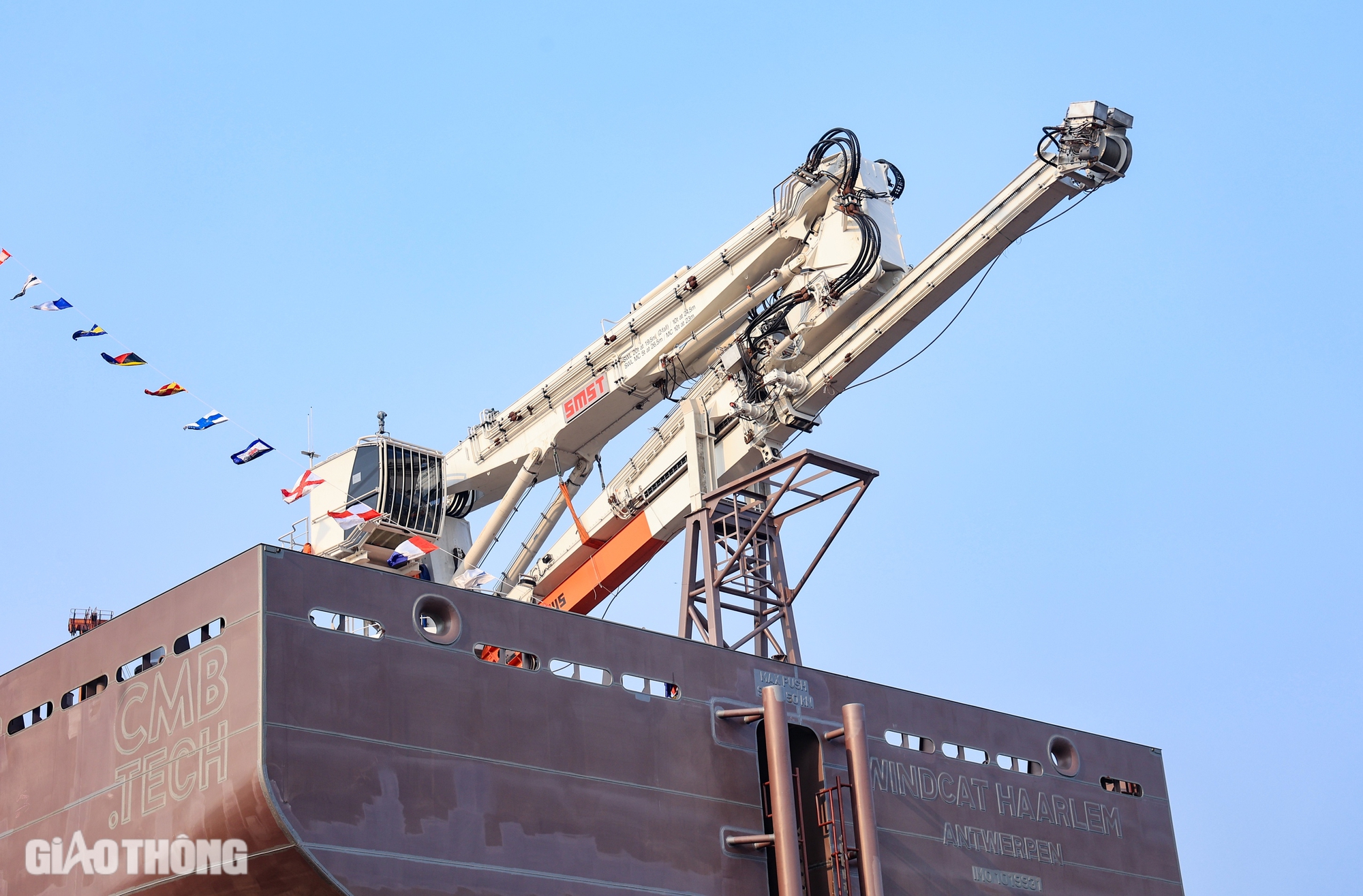 Tàu dịch vụ điện gió vừa hạ thủy tại Hạ Long đặc biệt thế nào?- Ảnh 12. Tàu dịch vụ điện gió vừa hạ thủy tại Hạ Long đặc biệt thế nào?- Ảnh 12.