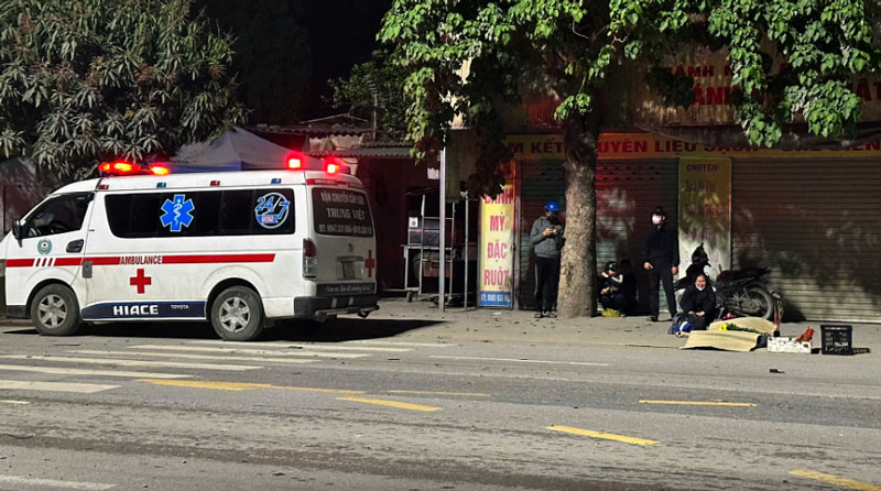 Khi bỏ chạy tr&ecirc;n QL46B, đoạn qua x&atilde; Hưng T&acirc;y, &ocirc; t&ocirc; đ&acirc;m 2 xe m&aacute;y l&agrave;m 1 người tử vong, 1 người bị thương.
