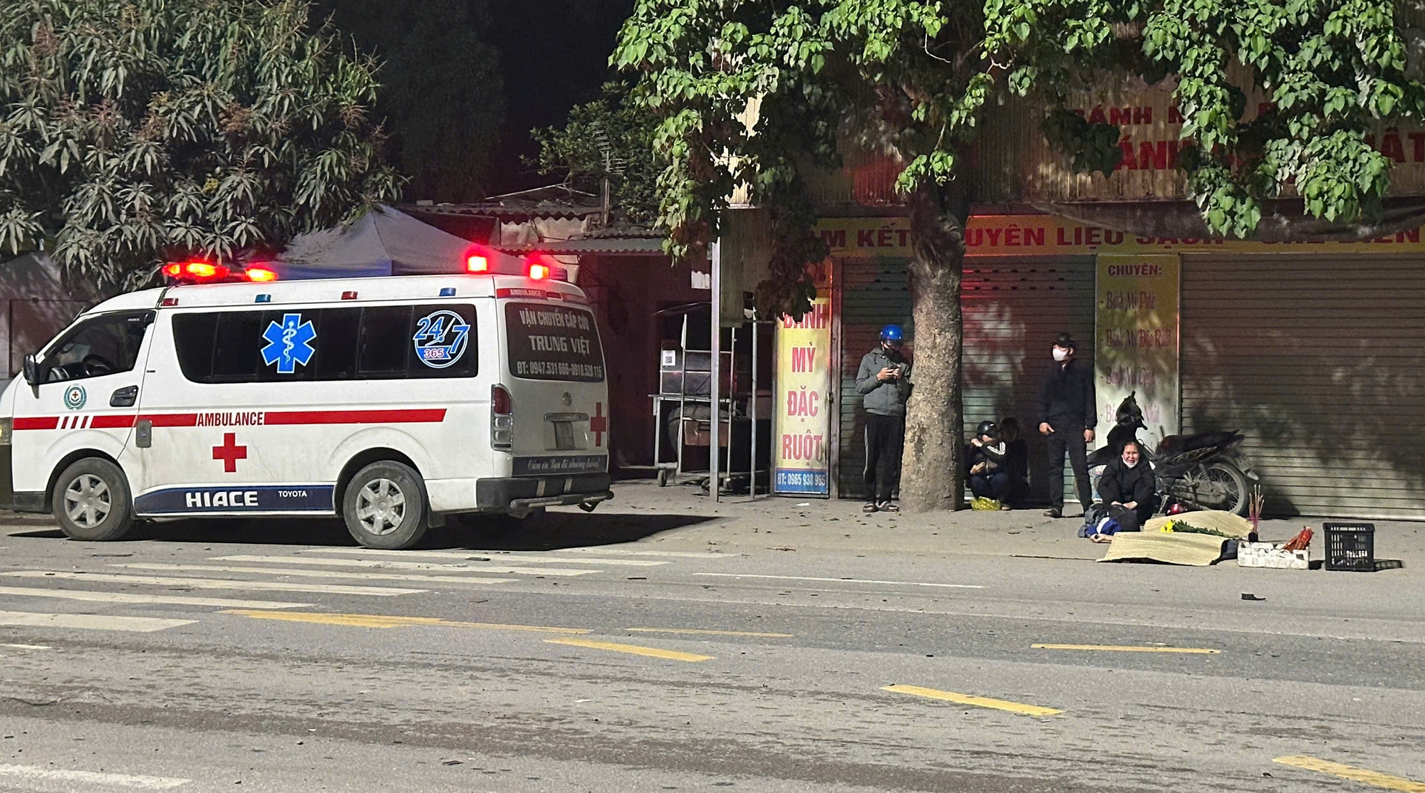 G&acirc;y 4 vụ tai nạn l&agrave;m 2 người thương vong, t&agrave;i xế cố bỏ chạy khi lốp xe đ&atilde; văng- Ảnh 1.