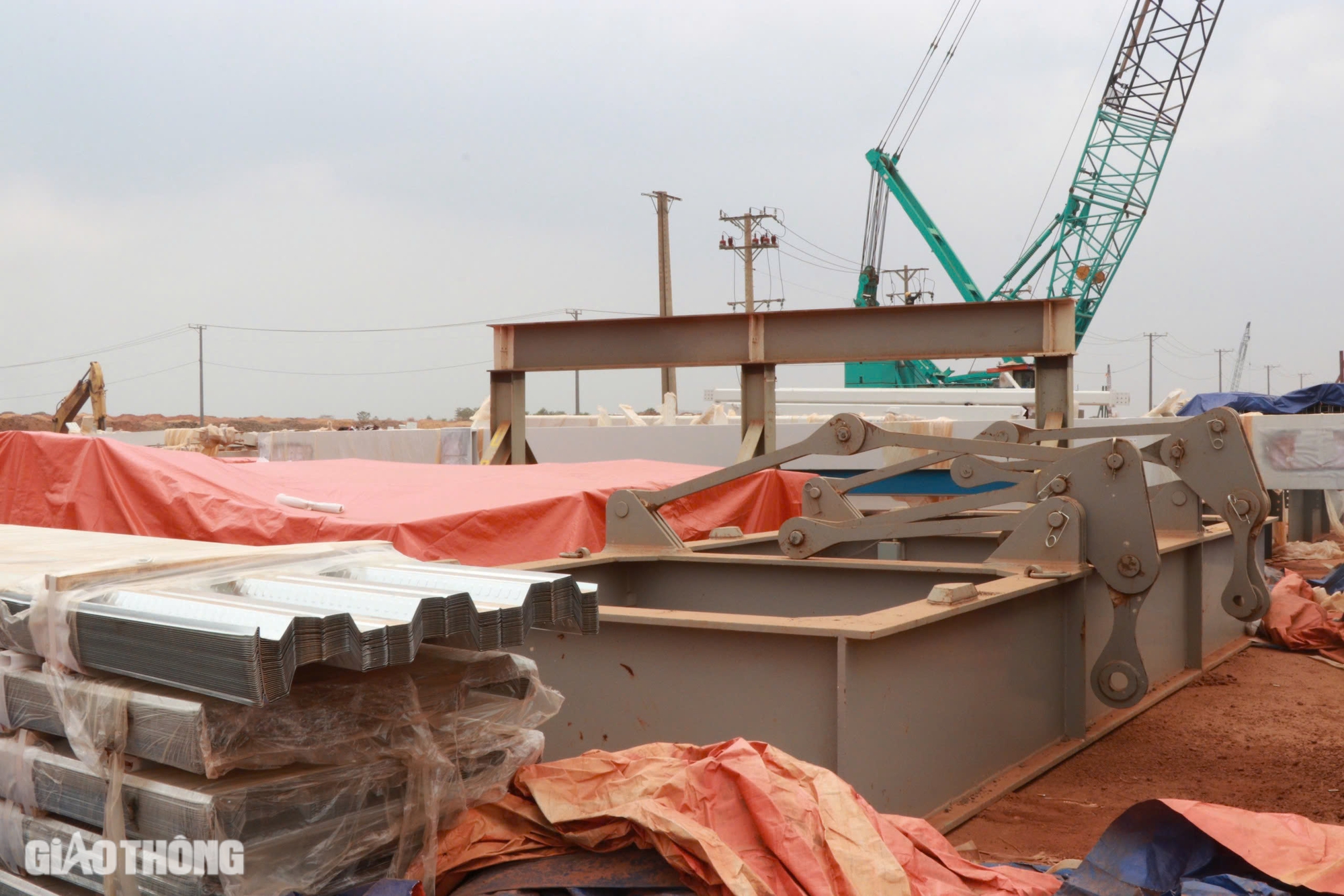 N&acirc;ng th&agrave;nh c&ocirc;ng v&ograve;m th&eacute;p m&aacute;i trung t&acirc;m s&acirc;n bay Long Th&agrave;nh nặng 5.300 tấn- Ảnh 6.