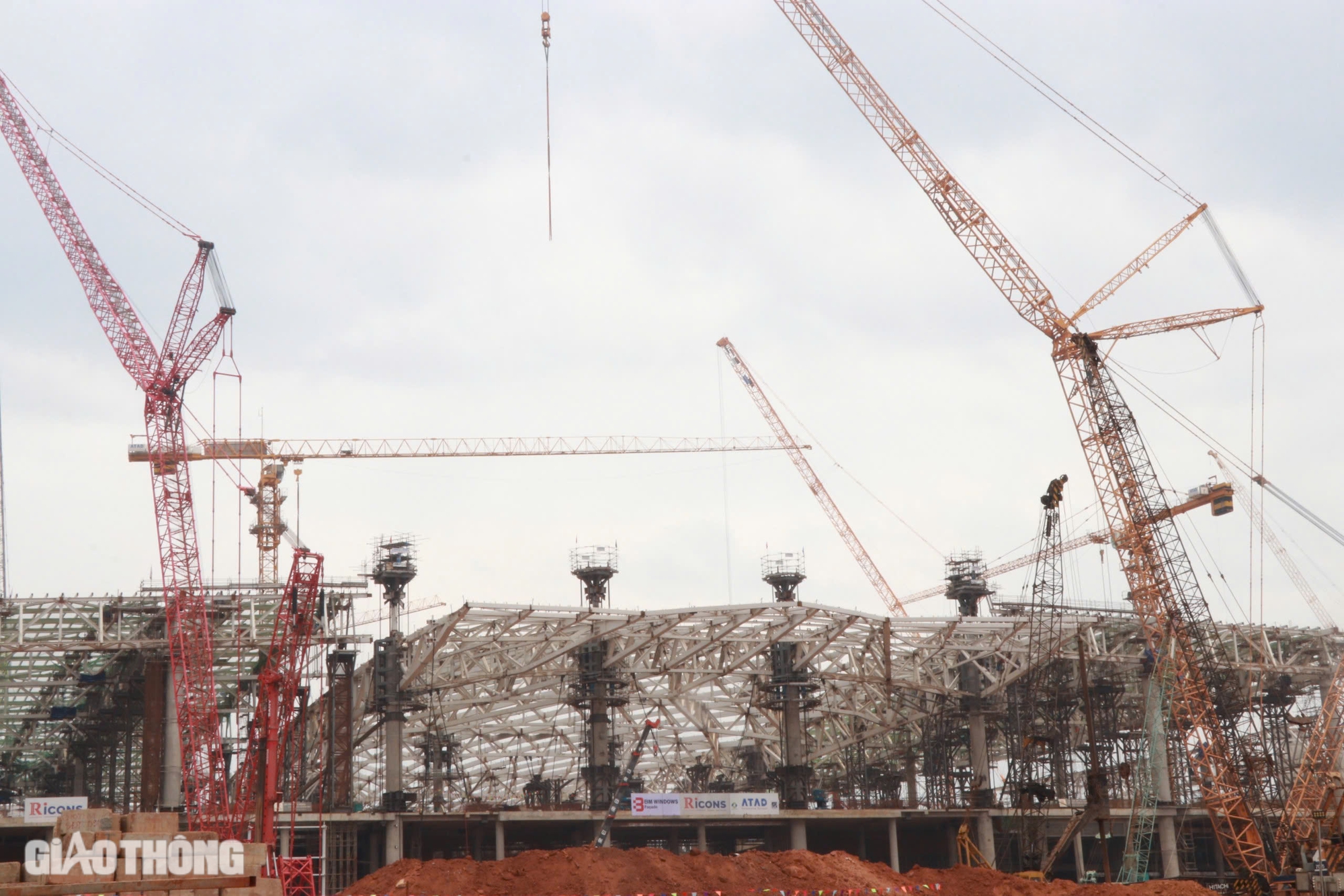 N&acirc;ng th&agrave;nh c&ocirc;ng v&ograve;m th&eacute;p m&aacute;i trung t&acirc;m s&acirc;n bay Long Th&agrave;nh nặng 5.300 tấn- Ảnh 8.