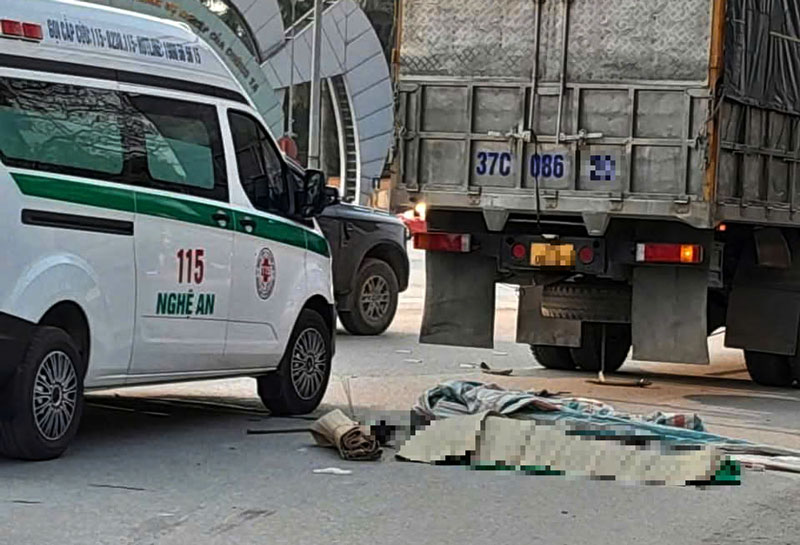 Hiện trường vụ tai nạn khiến người phụ nữ tử vong.