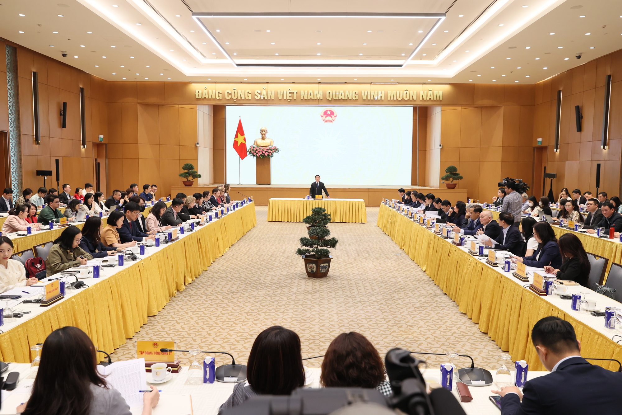 Ch&iacute;nh phủ đề nghị Mỹ tạm ho&atilde;n &aacute;p thuế 1-3 th&aacute;ng để đ&agrave;m ph&aacute;n- Ảnh 1.