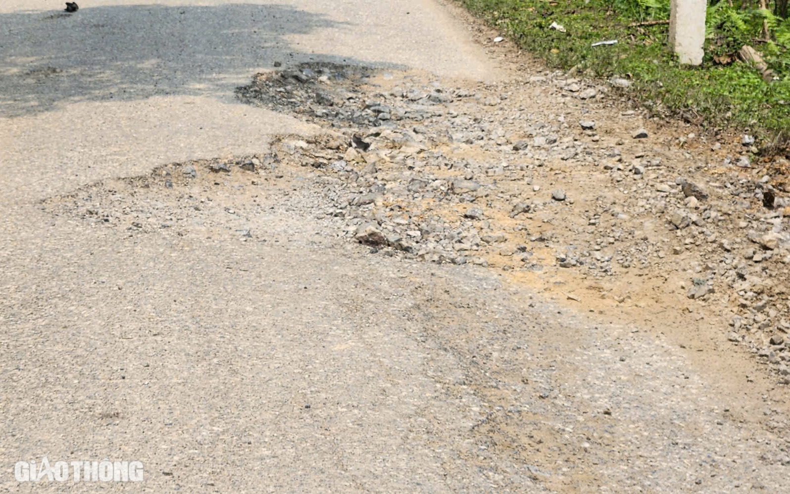 Bắc Kạn: Đường tỉnh xuống cấp, sửa chữa chắp vá vì thiếu kinh phí- Ảnh 4. Bắc Kạn: Đường tỉnh xuống cấp, sửa chữa chắp vá vì thiếu kinh phí- Ảnh 4.