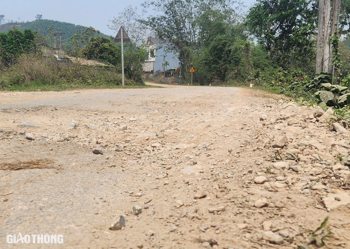 Bắc Kạn: Đường tỉnh xuống cấp, sửa chữa chắp vá vì thiếu kinh phí- Ảnh 7. Bắc Kạn: Đường tỉnh xuống cấp, sửa chữa chắp vá vì thiếu kinh phí- Ảnh 7.