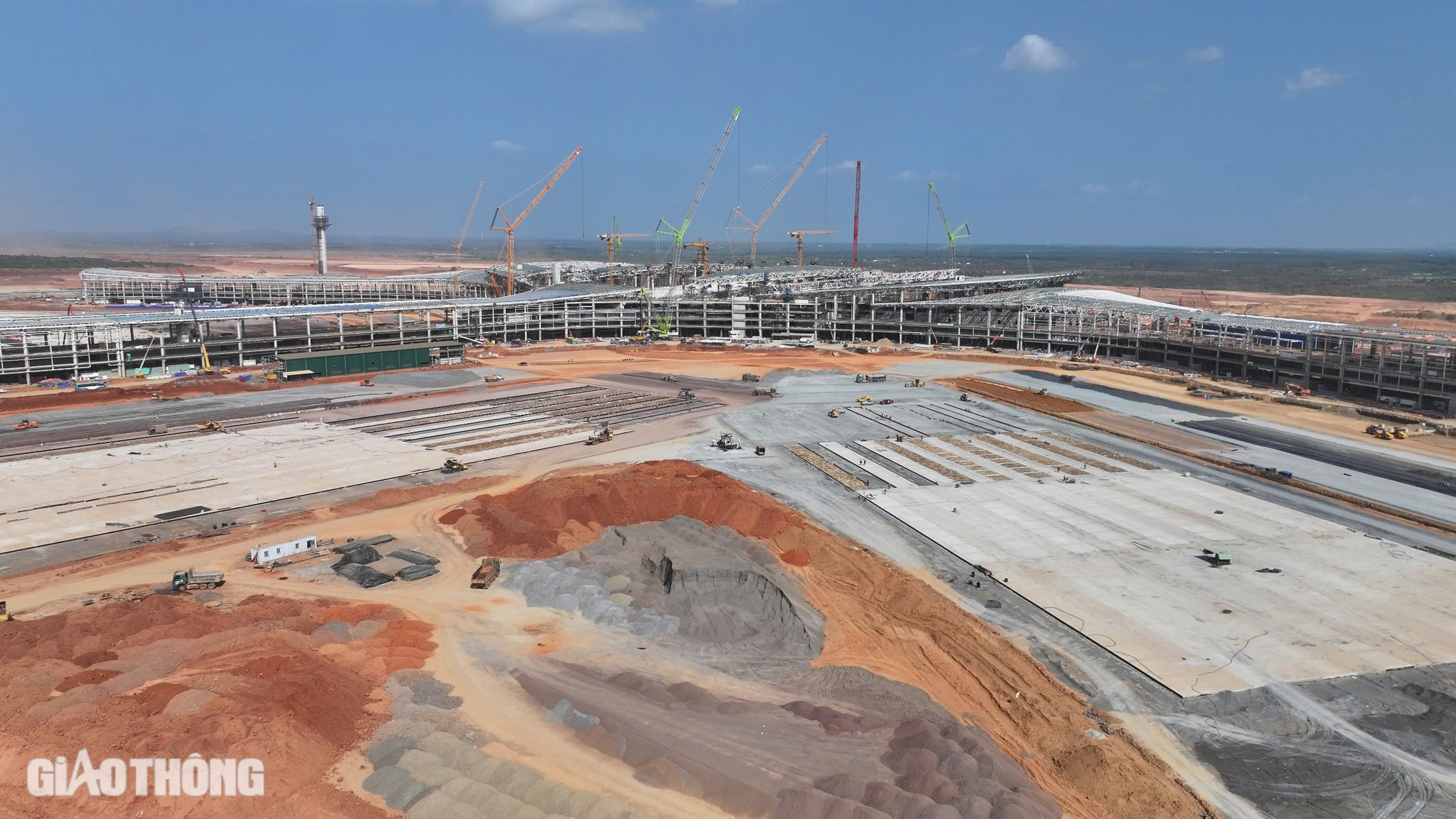 N&acirc;ng th&agrave;nh c&ocirc;ng v&ograve;m th&eacute;p m&aacute;i trung t&acirc;m s&acirc;n bay Long Th&agrave;nh nặng 5.300 tấn- Ảnh 1.